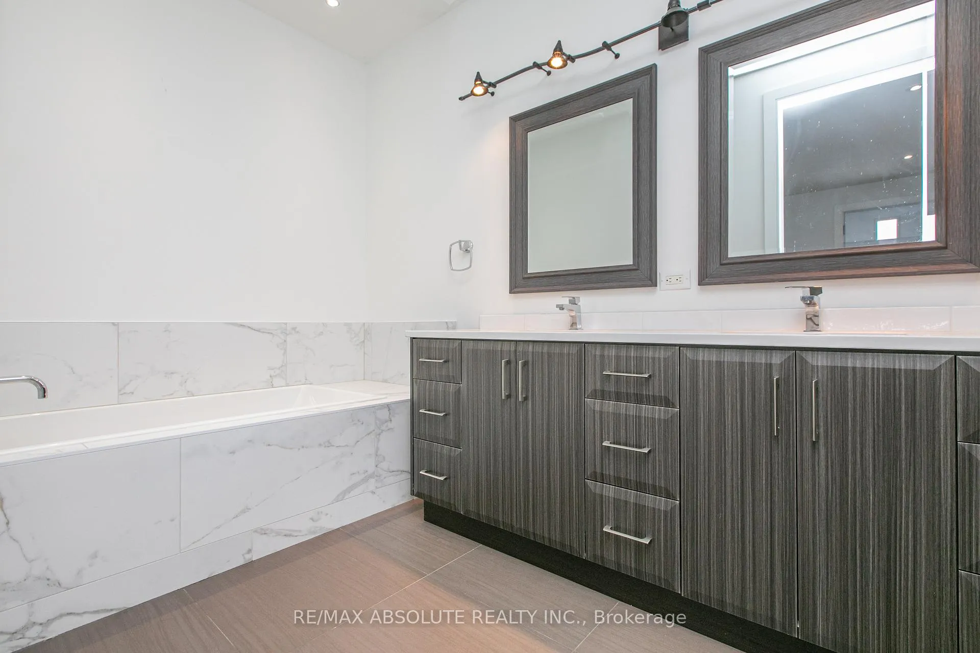 Photo 33 of 246 Westhaven Crescent, Ottawa, Westboro/Hampton Park — HOMEH
