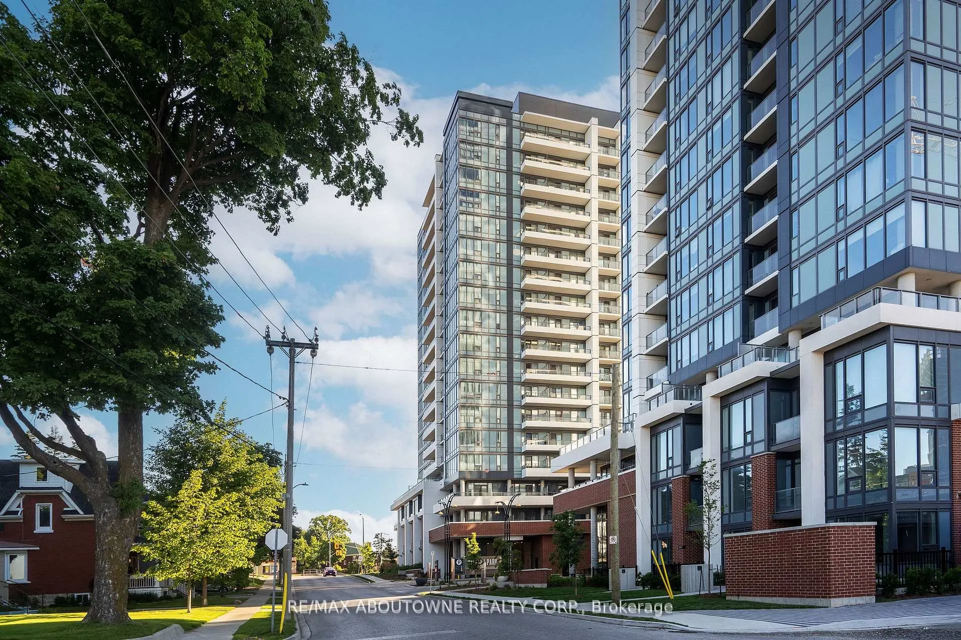 Photo 2 of Unit 1407, 5 Wellington Street S, Kitchener, Cherry Hill — HOMEH