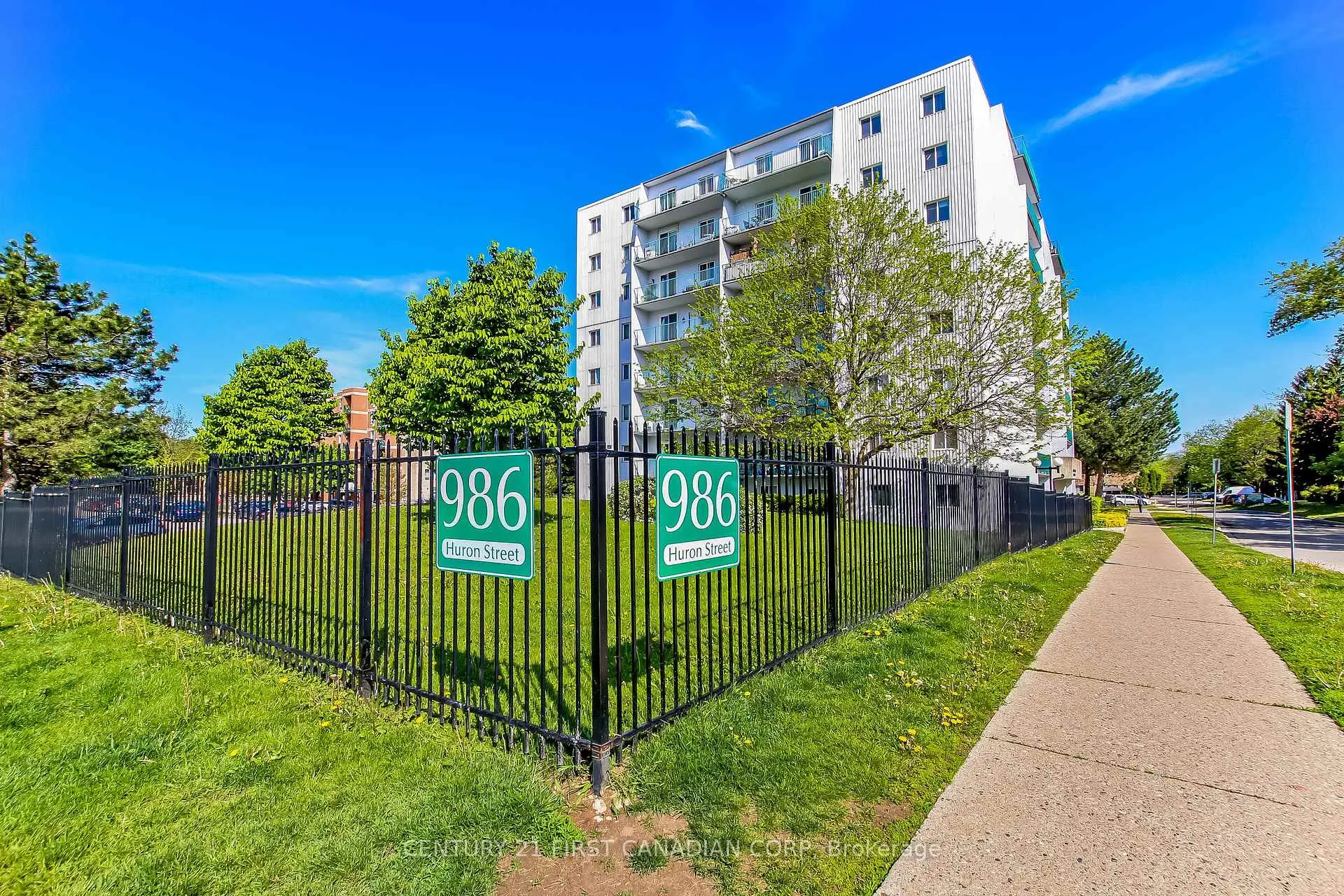 Photo of Unit 204, 986 Huron Street