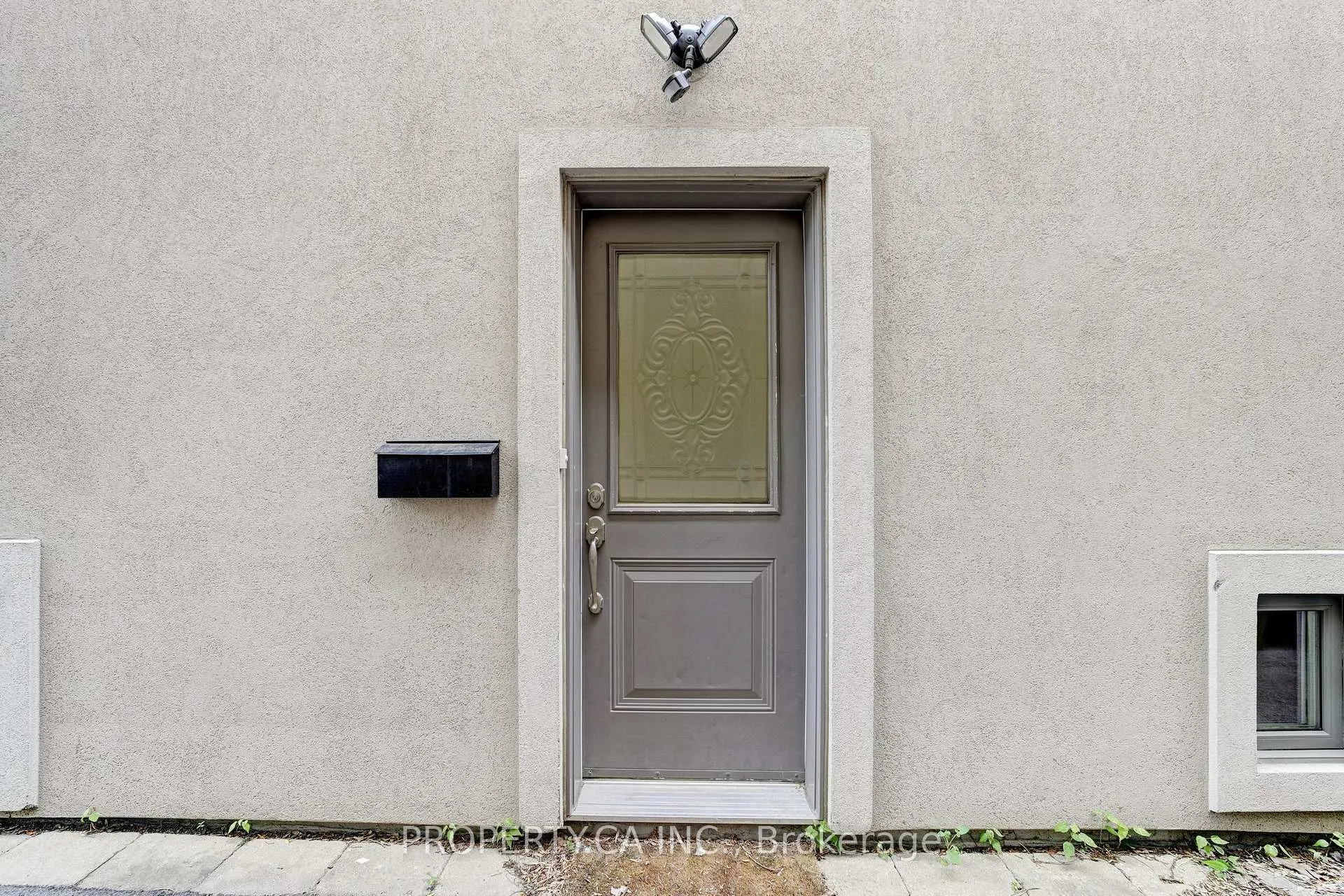 Photo 2 of 493 Winnette Avenue, Toronto, Humewood-Cedarvale — HOMEH