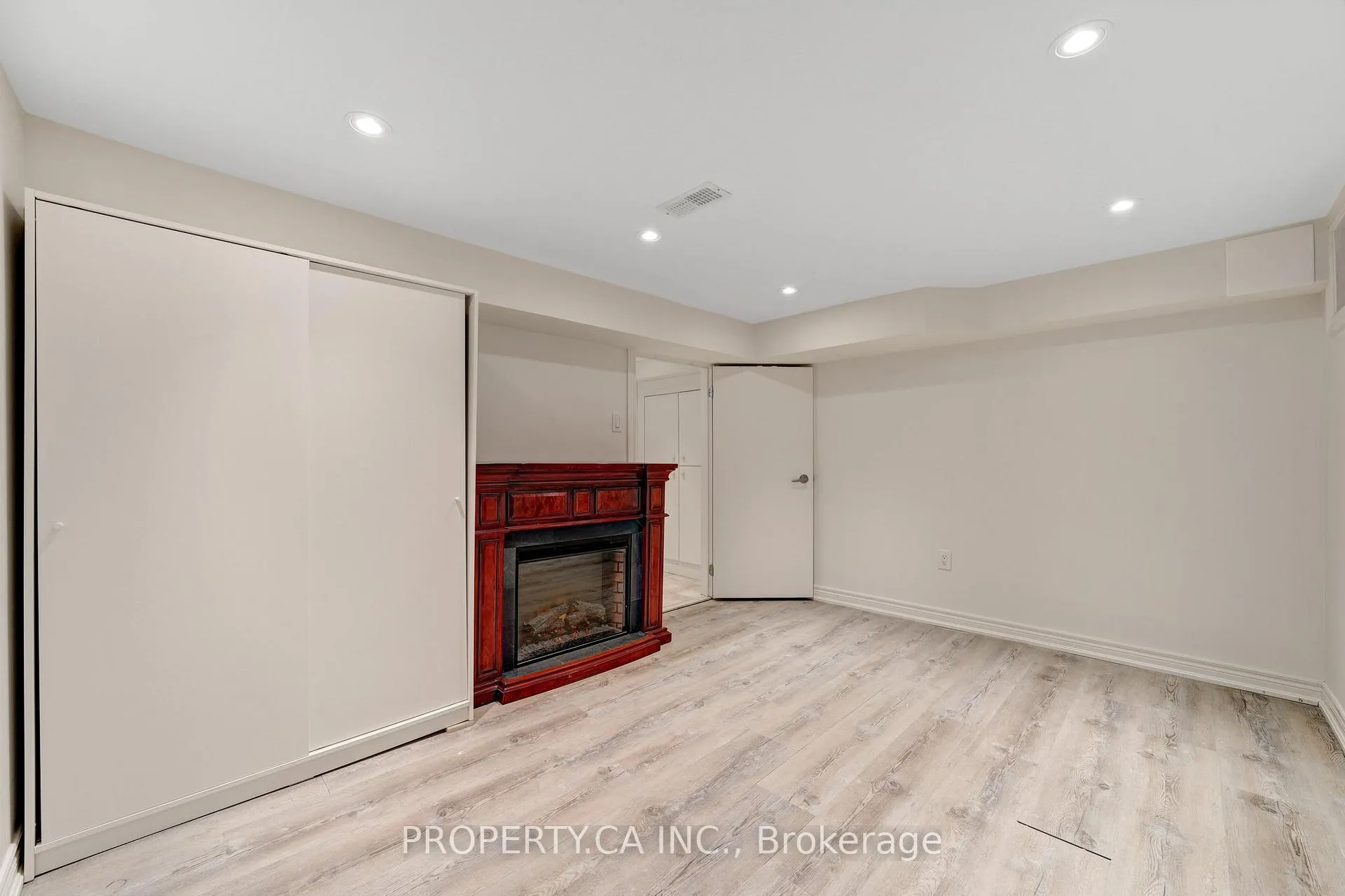 Photo 4 of 493 Winnette Avenue, Toronto, Humewood-Cedarvale — HOMEH