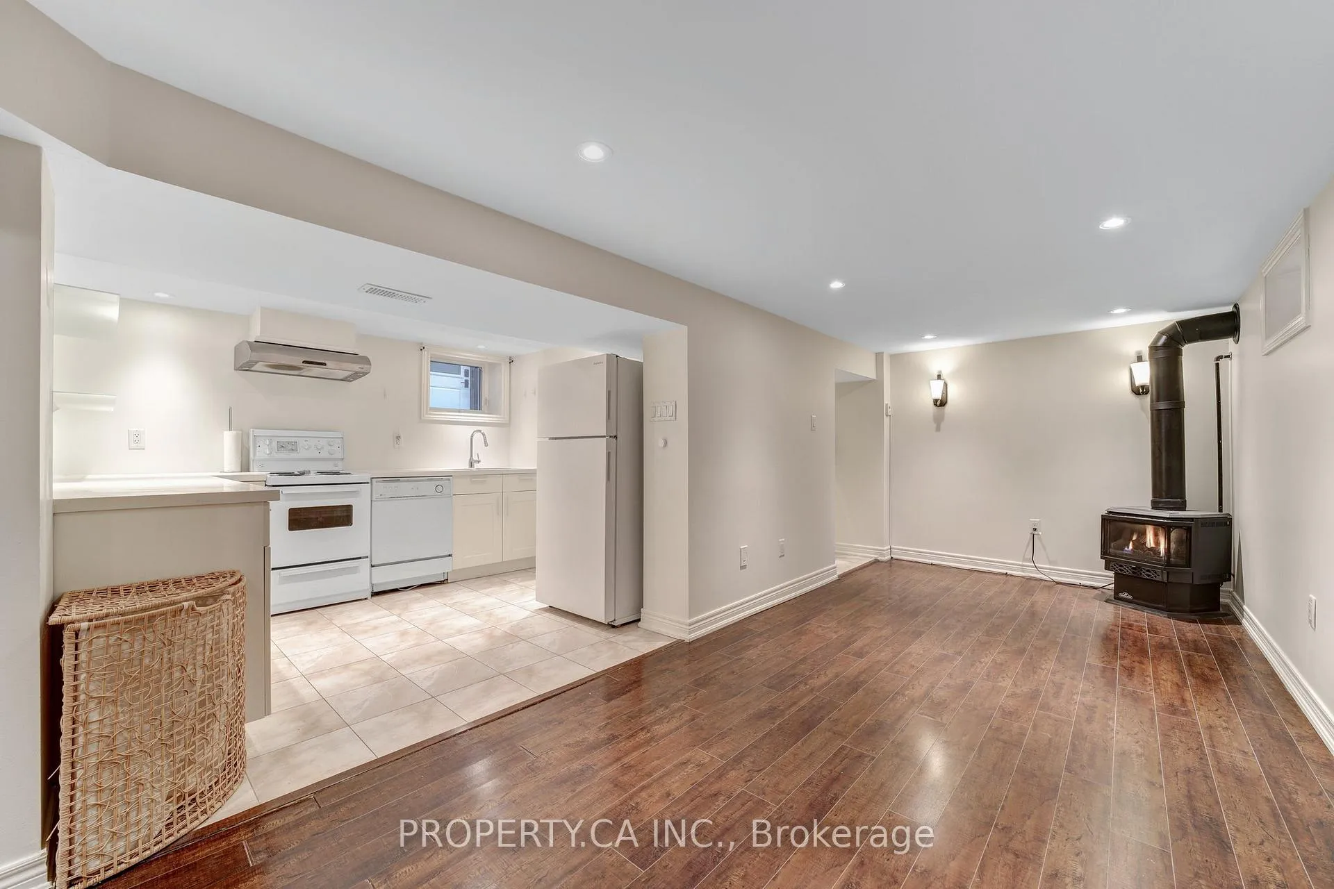 Photo 10 of 493 Winnette Avenue, Toronto, Humewood-Cedarvale — HOMEH