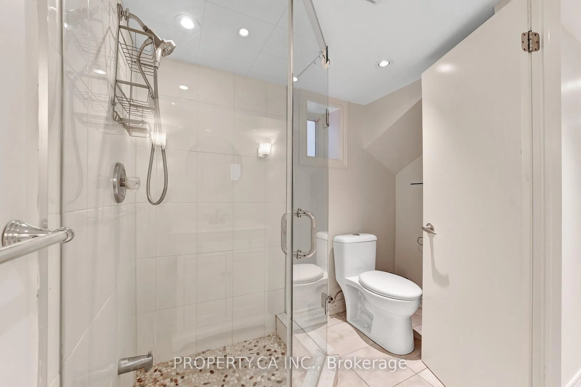 Photo 23 of 493 Winnette Avenue, Toronto, Humewood-Cedarvale — HOMEH