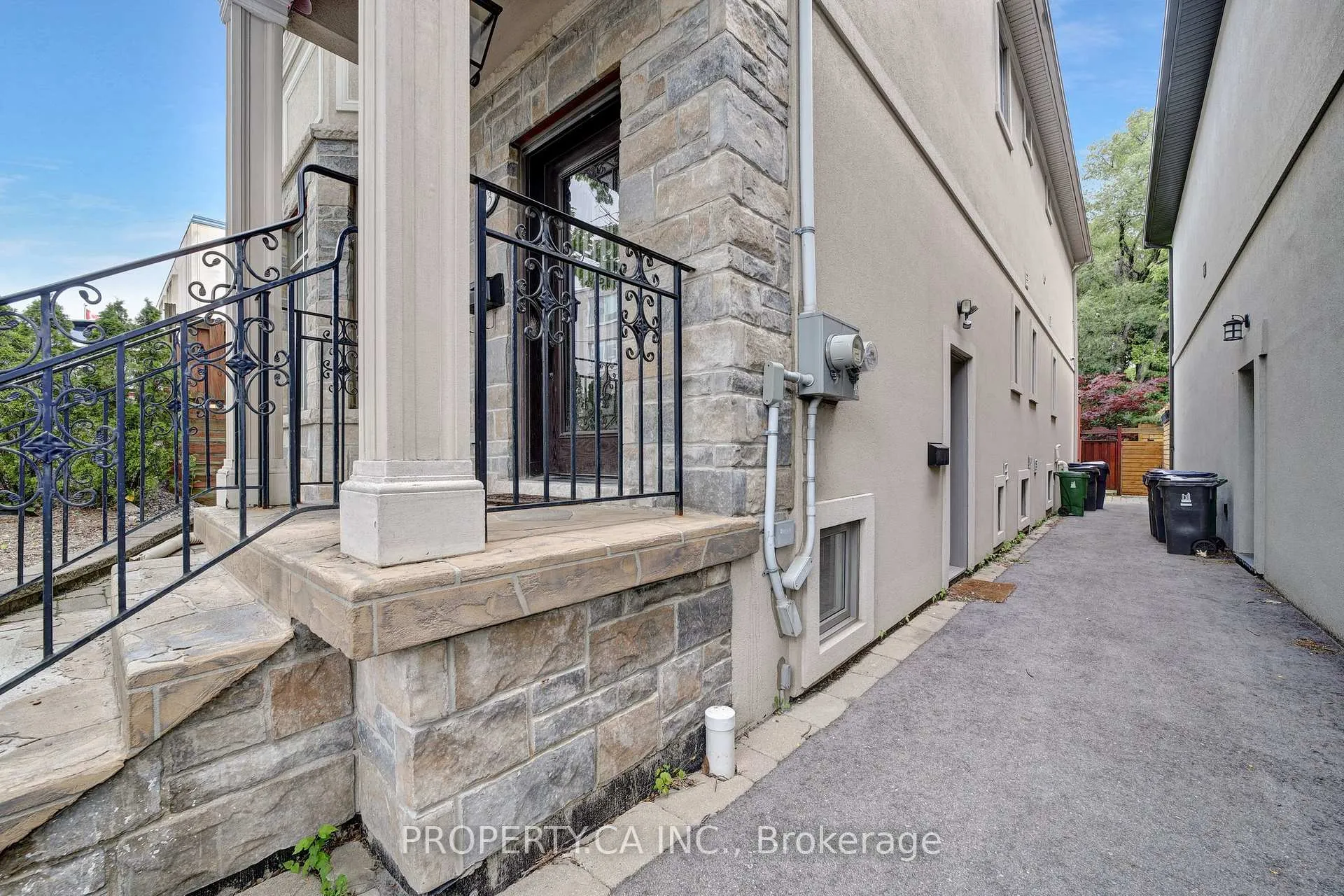 Photo 25 of 493 Winnette Avenue, Toronto, Humewood-Cedarvale — HOMEH