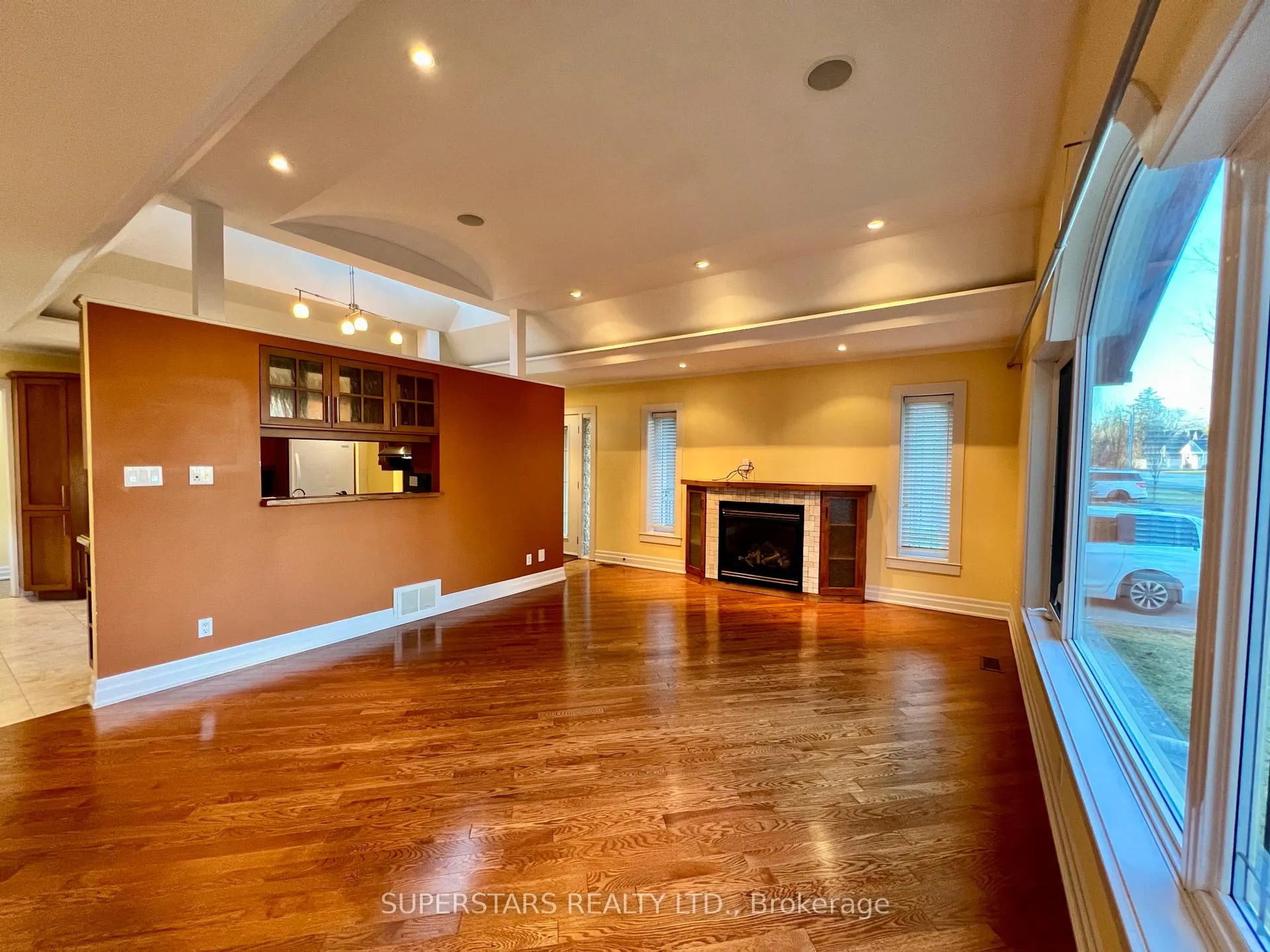Photo 2 of 366 Winston Road, Oakville, West — HOMEH