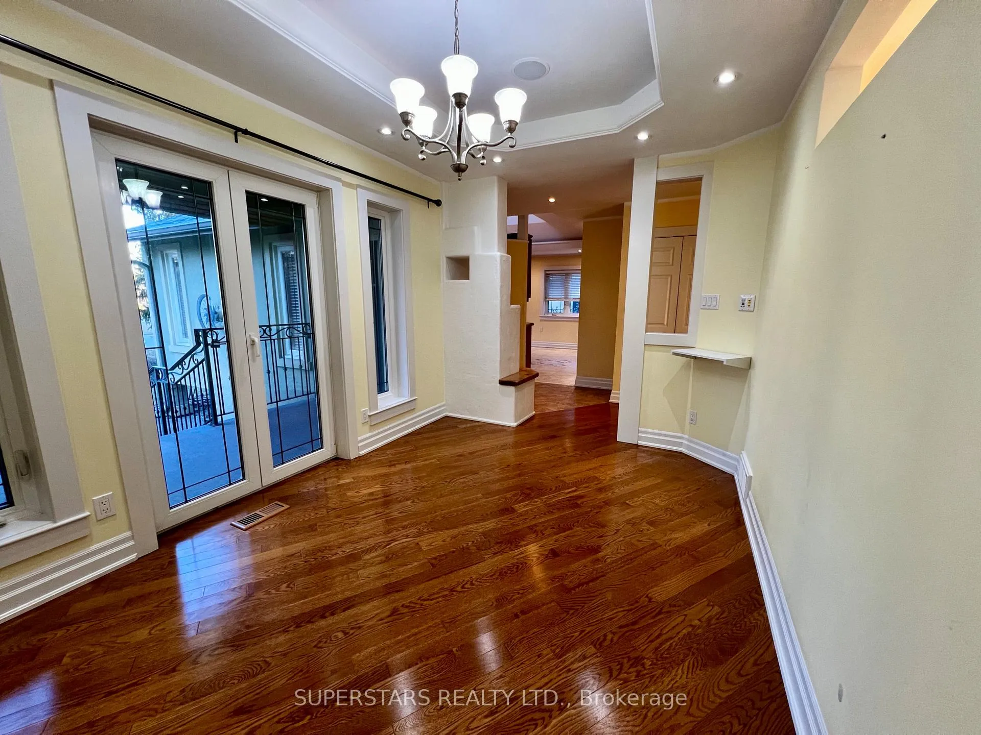 Photo 8 of 366 Winston Road, Oakville, West — HOMEH