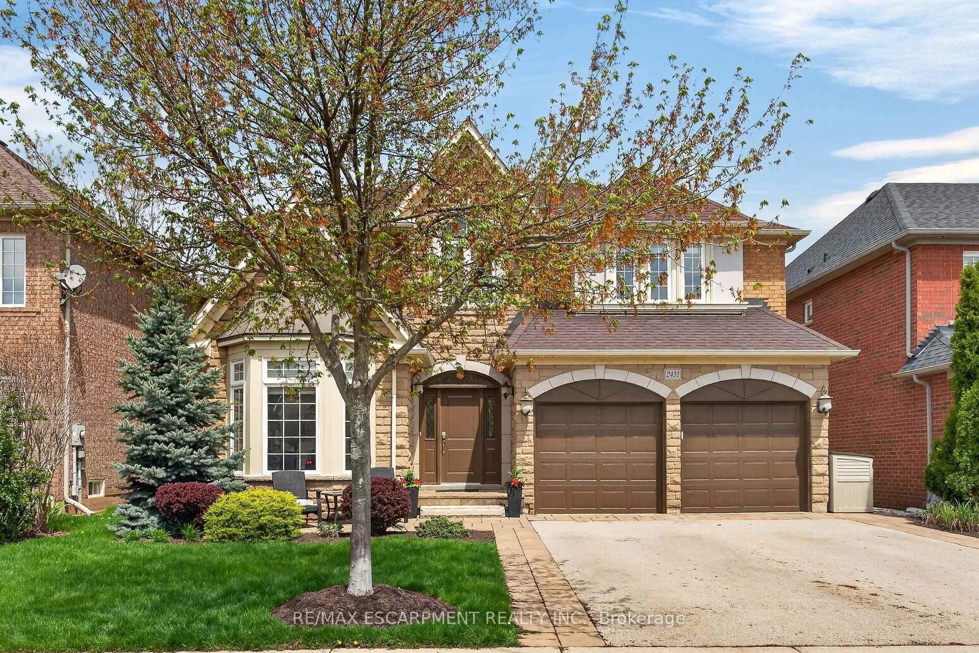 Photo 2 of 2431 Castlebrook Road, Oakville, Westmount — HOMEH