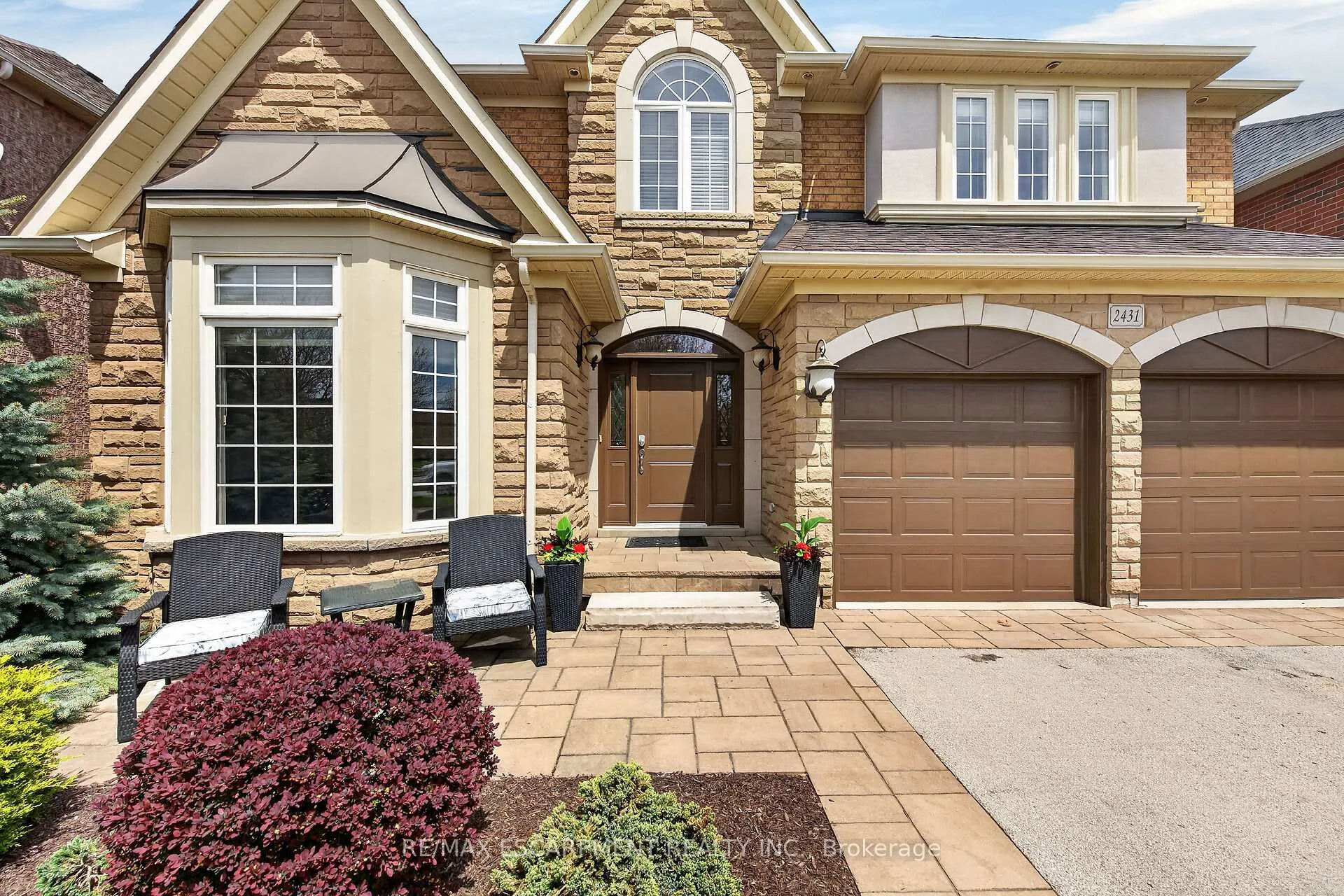 Photo 3 of 2431 Castlebrook Road, Oakville, Westmount — HOMEH