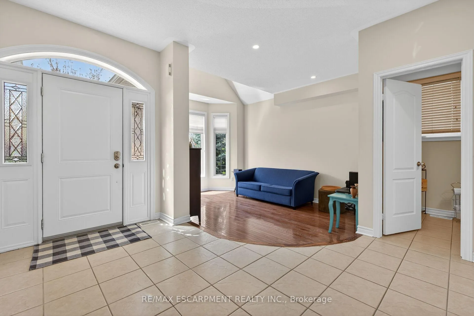 Photo 4 of 2431 Castlebrook Road, Oakville, Westmount — HOMEH