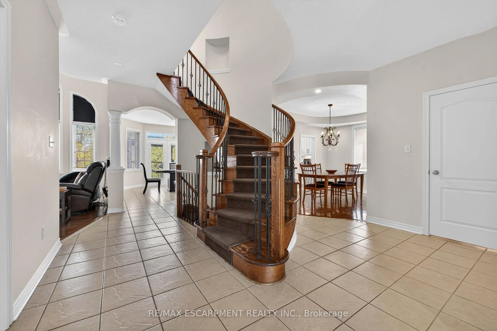 Photo 5 of 2431 Castlebrook Road, Oakville, Westmount — HOMEH