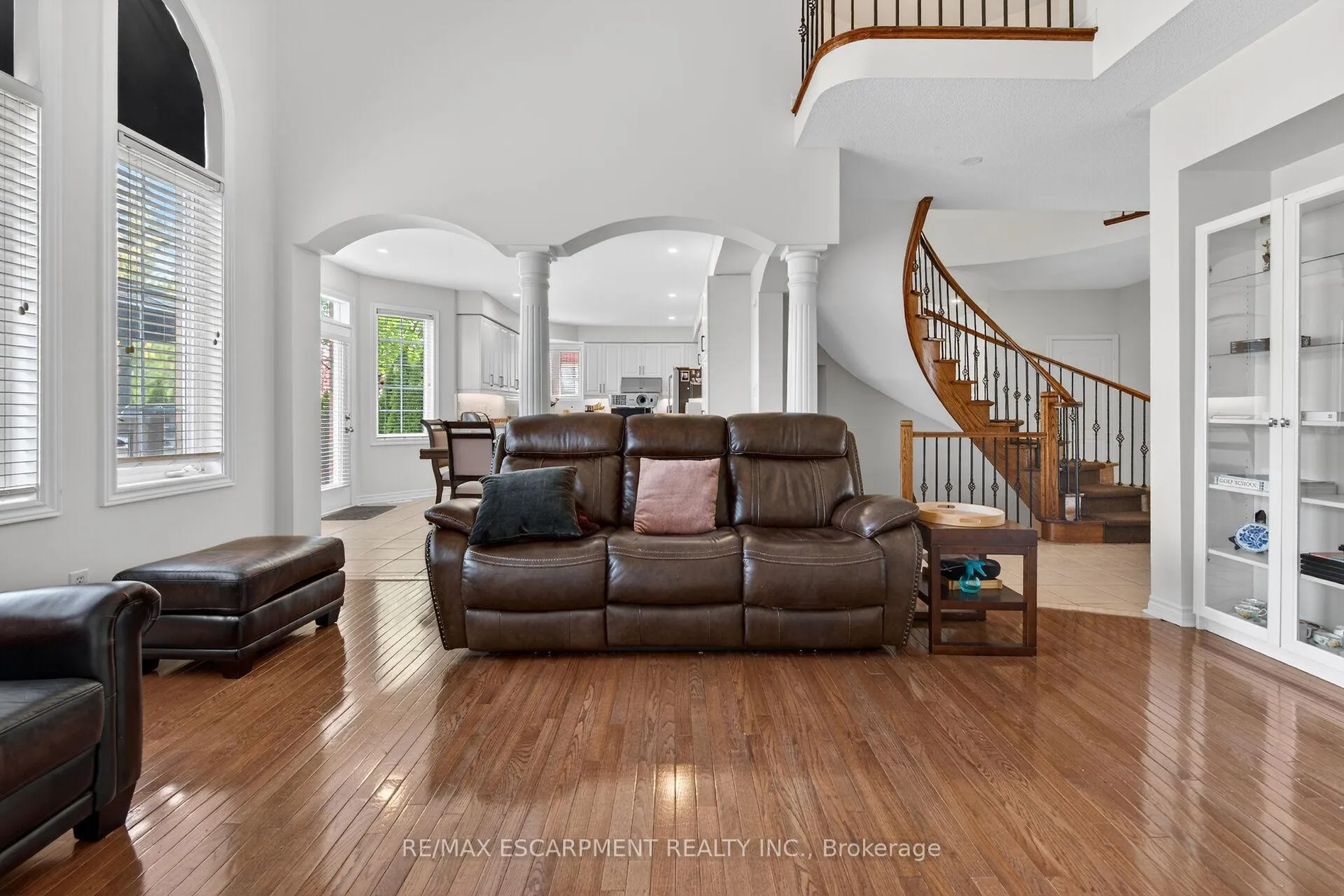 Photo 10 of 2431 Castlebrook Road, Oakville, Westmount — HOMEH