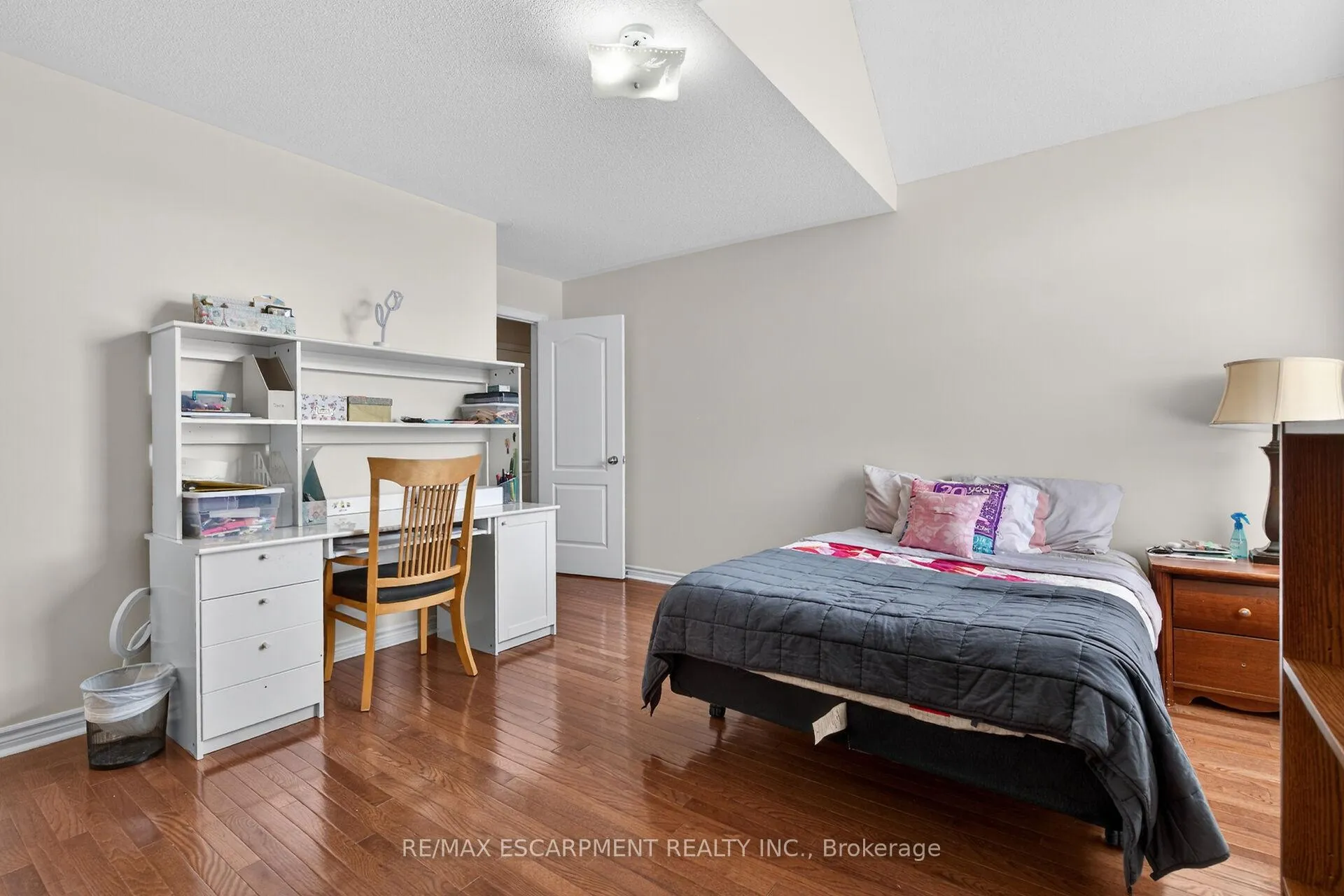 Photo 33 of 2431 Castlebrook Road, Oakville, Westmount — HOMEH