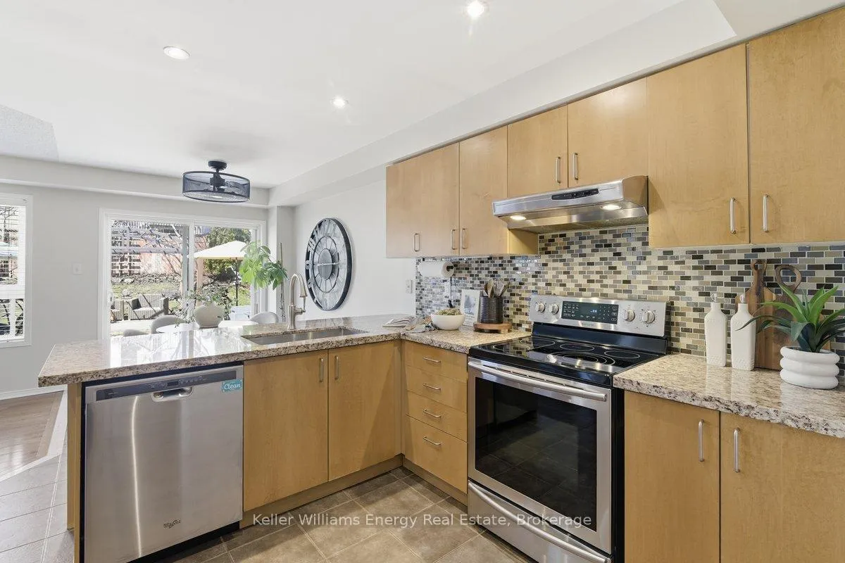 Photo 8 of 1428 Coldstream Drive, Oshawa, Taunton — HOMEH