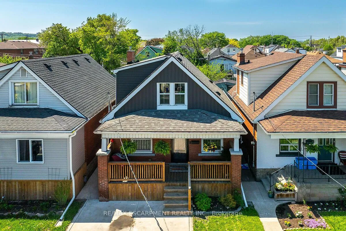 Photo 2 of 131 Garside Avenue N, Hamilton, Homeside — HOMEH