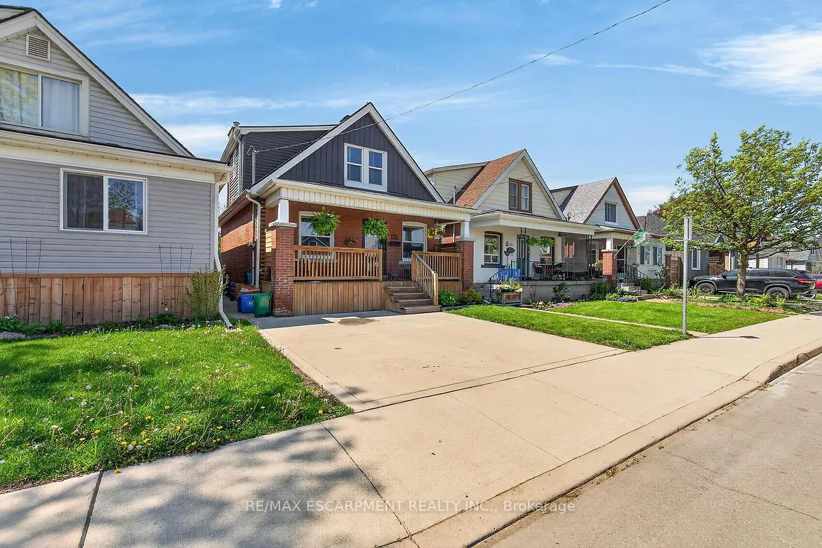 Photo 5 of 131 Garside Avenue N, Hamilton, Homeside — HOMEH