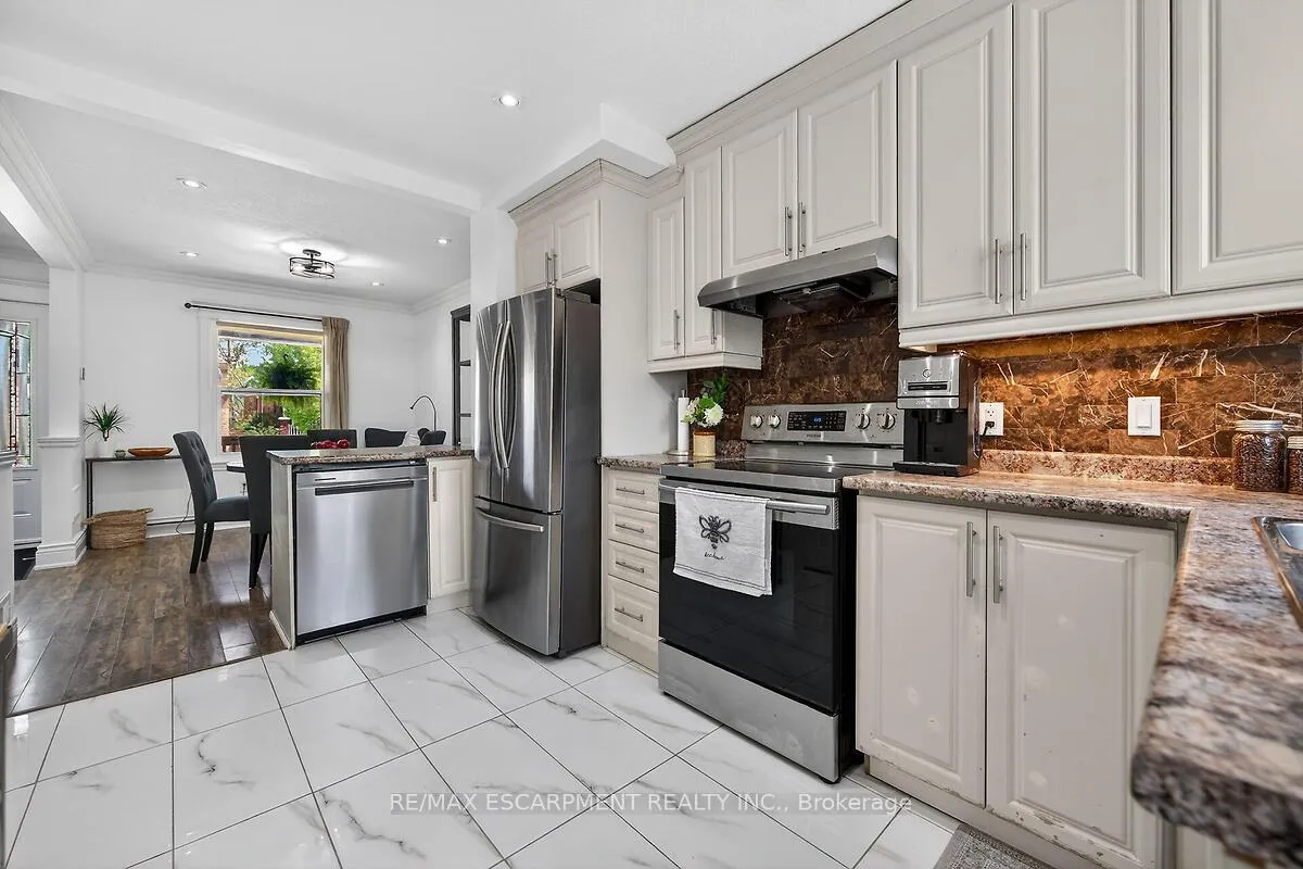 Photo 11 of 131 Garside Avenue N, Hamilton, Homeside — HOMEH