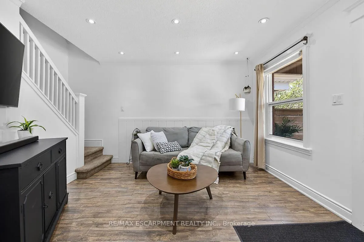 Photo 16 of 131 Garside Avenue N, Hamilton, Homeside — HOMEH
