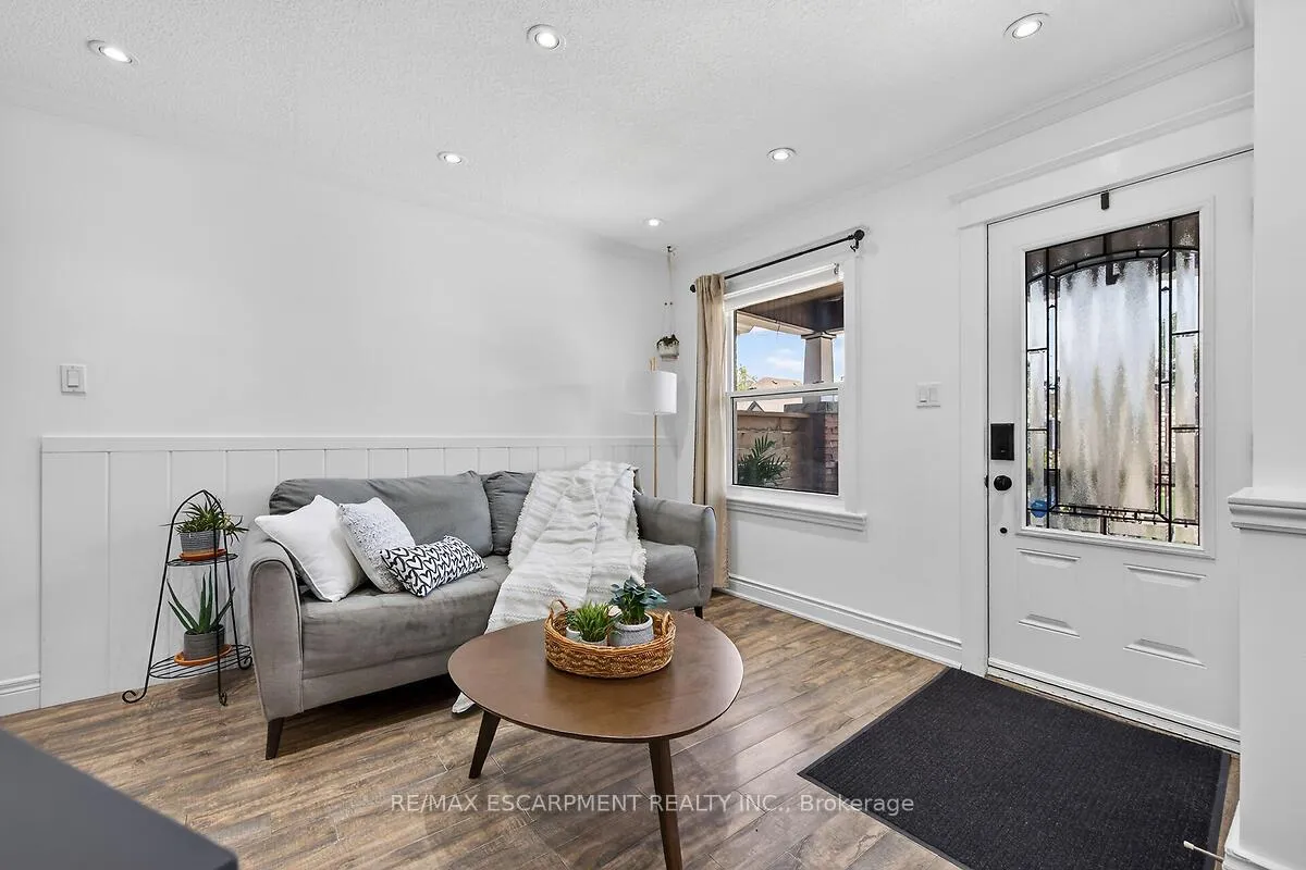 Photo 17 of 131 Garside Avenue N, Hamilton, Homeside — HOMEH