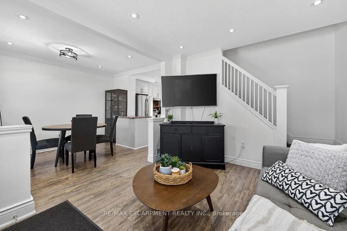 Photo 20 of 131 Garside Avenue N, Hamilton, Homeside — HOMEH