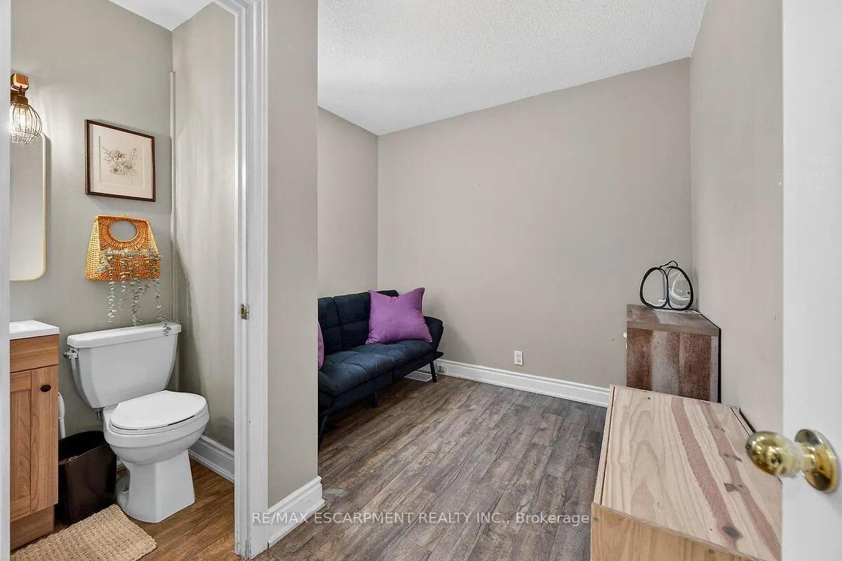 Photo 22 of 131 Garside Avenue N, Hamilton, Homeside — HOMEH