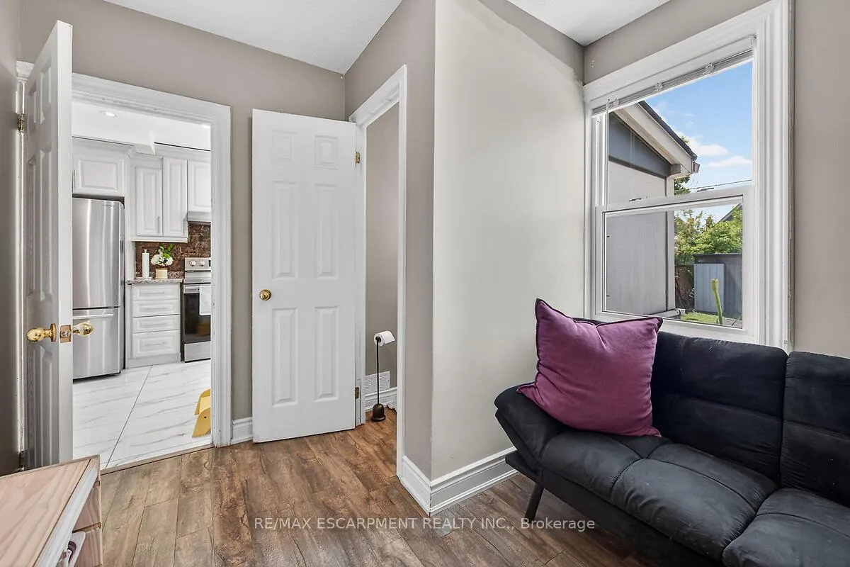 Photo 23 of 131 Garside Avenue N, Hamilton, Homeside — HOMEH