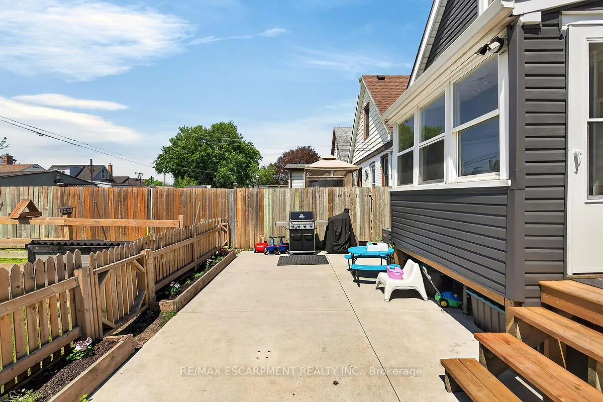 Photo 33 of 131 Garside Avenue N, Hamilton, Homeside — HOMEH