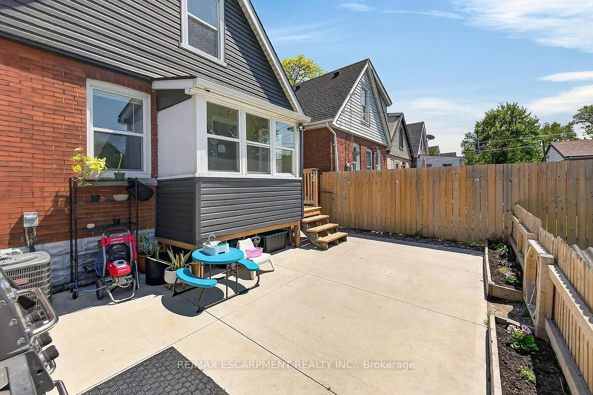 Photo 34 of 131 Garside Avenue N, Hamilton, Homeside — HOMEH
