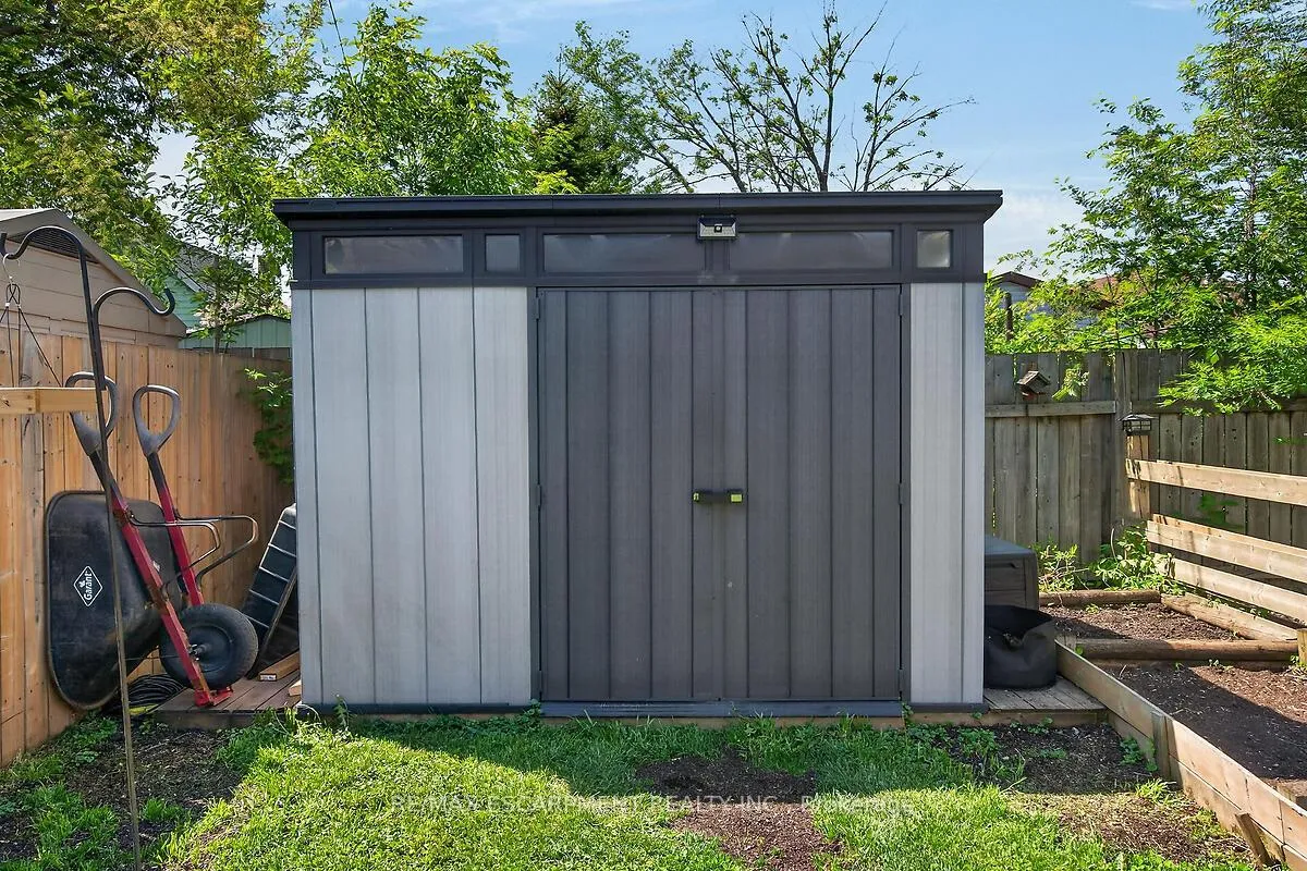 Photo 37 of 131 Garside Avenue N, Hamilton, Homeside — HOMEH