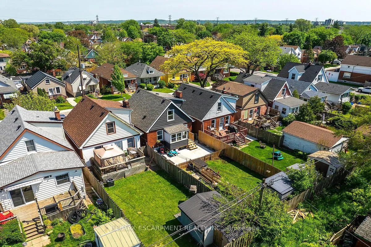 Photo 43 of 131 Garside Avenue N, Hamilton, Homeside — HOMEH