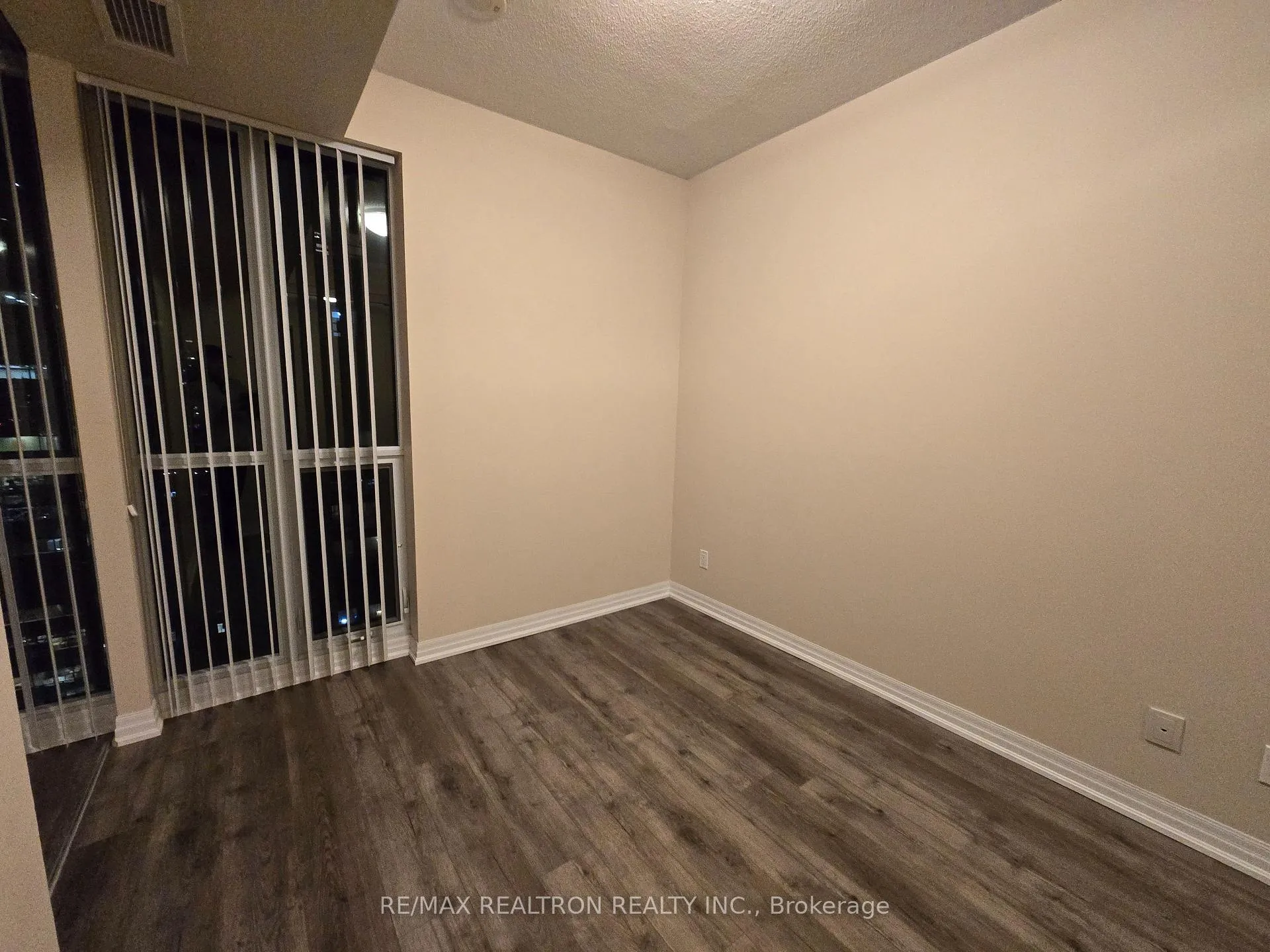 Photo 8 of Unit Ph505, 770 Bay Street, Toronto, Bay Street Corridor — HOMEH