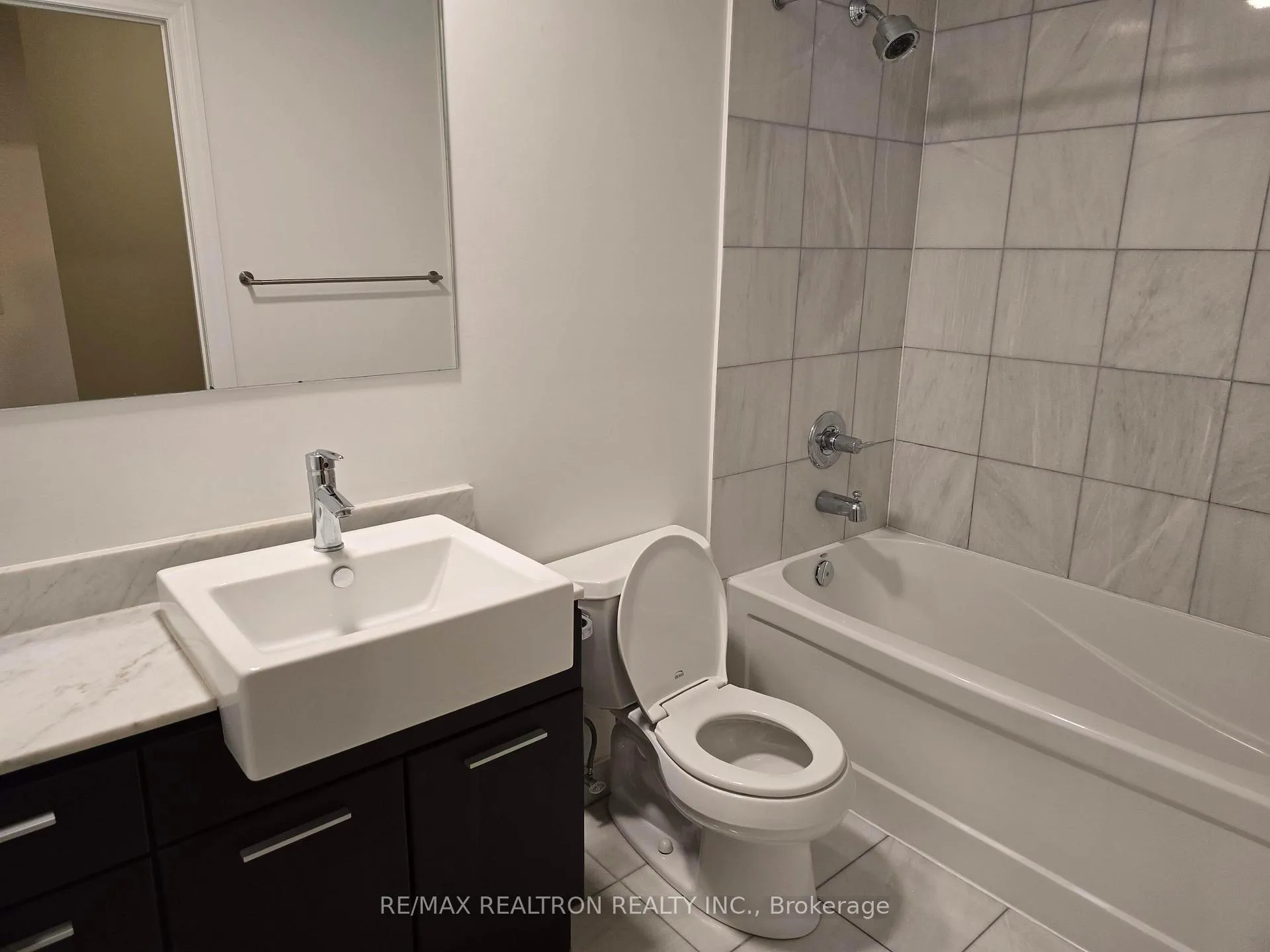 Photo 11 of Unit Ph505, 770 Bay Street, Toronto, Bay Street Corridor — HOMEH