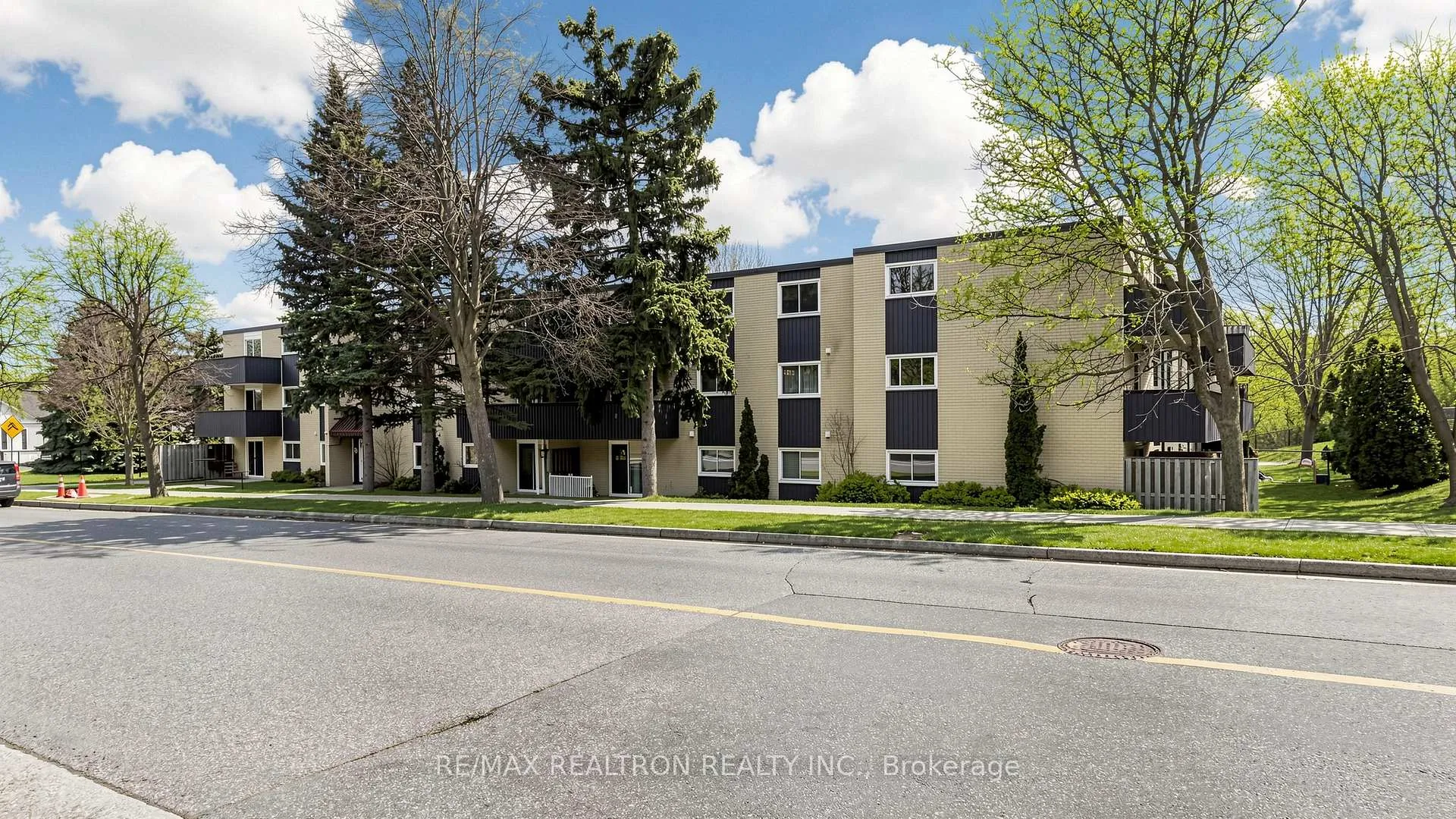 Photo 3 of Unit 208, 75 Hazelglen Drive, Kitchener — HOMEH
