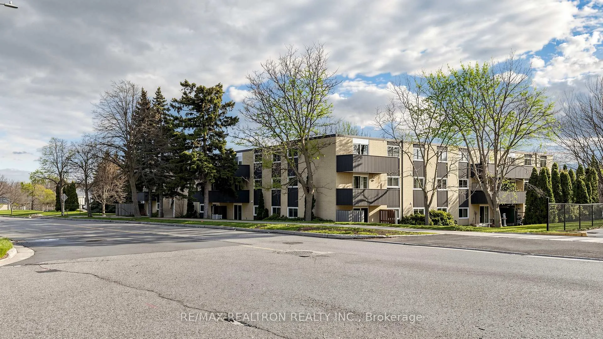 Photo 44 of Unit 208, 75 Hazelglen Drive, Kitchener — HOMEH