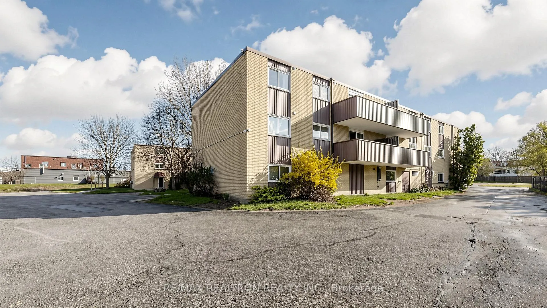 Photo 47 of Unit 208, 75 Hazelglen Drive, Kitchener — HOMEH