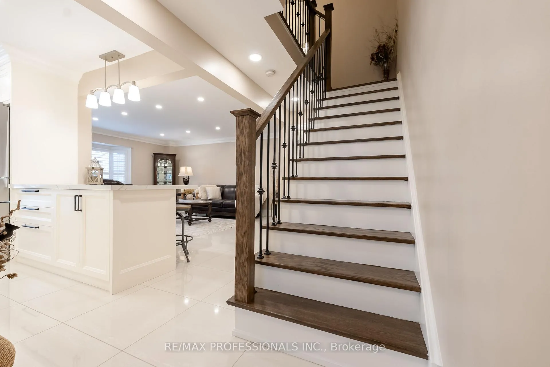 Photo 5 of 99 Desert Sand Drive, Brampton, Sandringham-Wellington — HOMEH