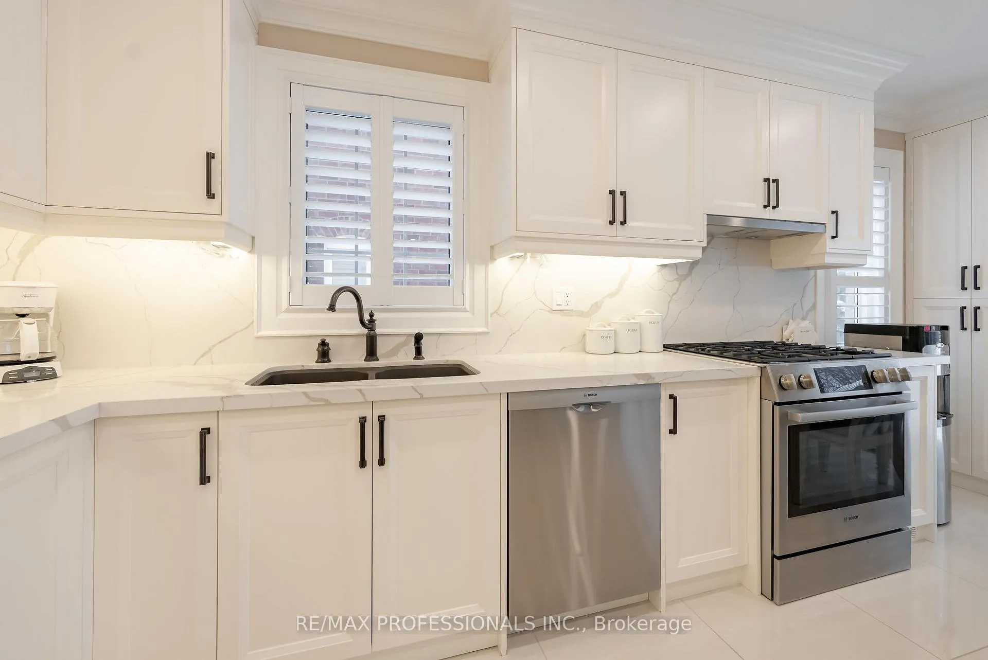 Photo 9 of 99 Desert Sand Drive, Brampton, Sandringham-Wellington — HOMEH