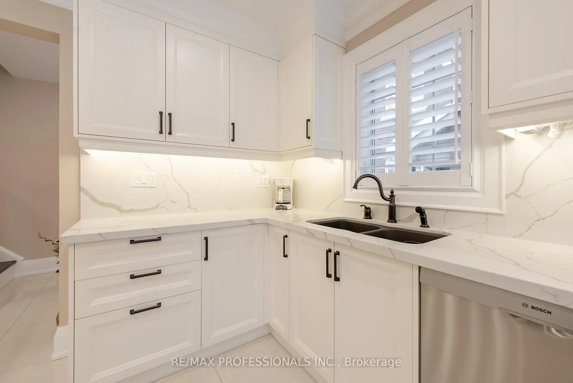Photo 10 of 99 Desert Sand Drive, Brampton, Sandringham-Wellington — HOMEH