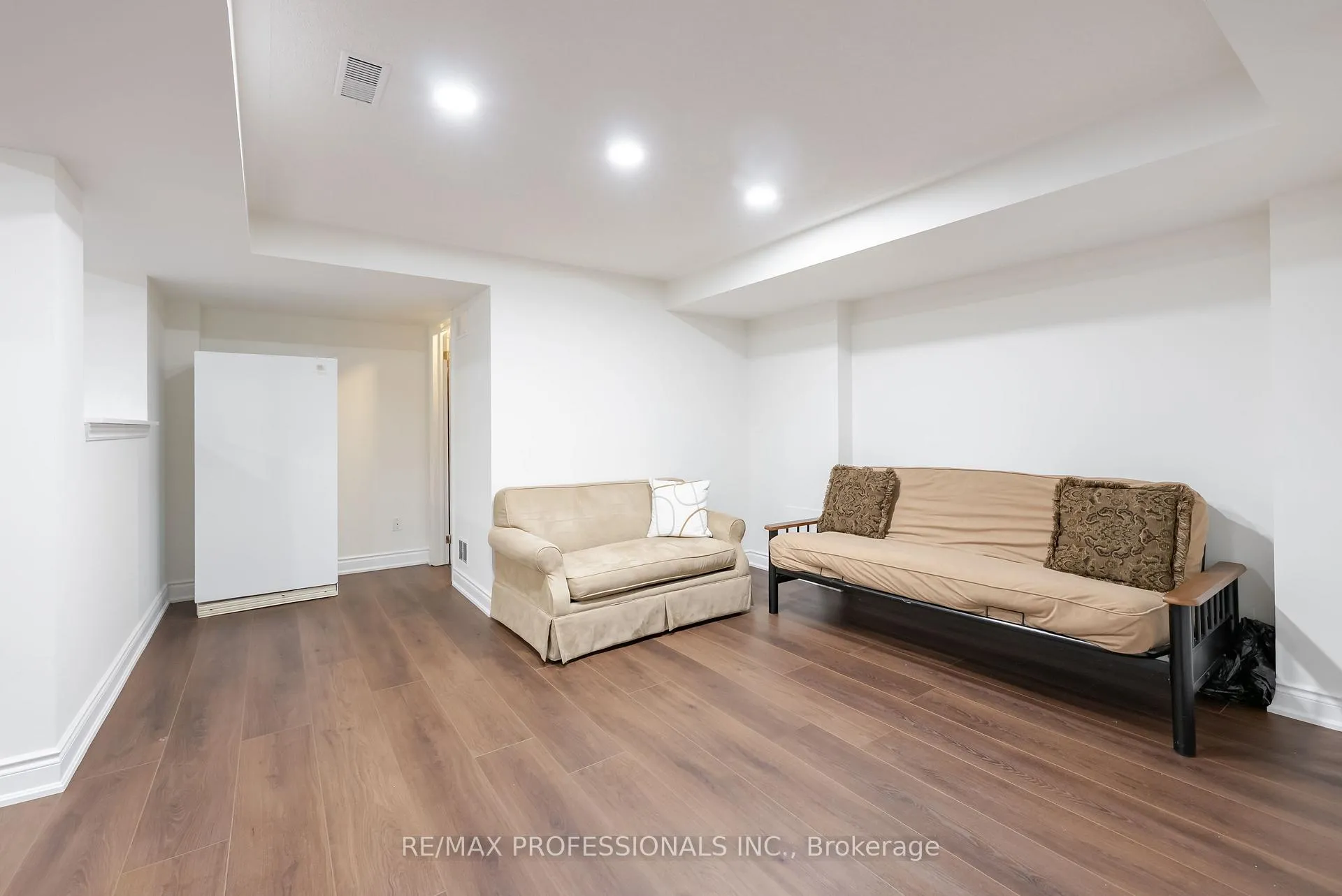 Photo 33 of 99 Desert Sand Drive, Brampton, Sandringham-Wellington — HOMEH