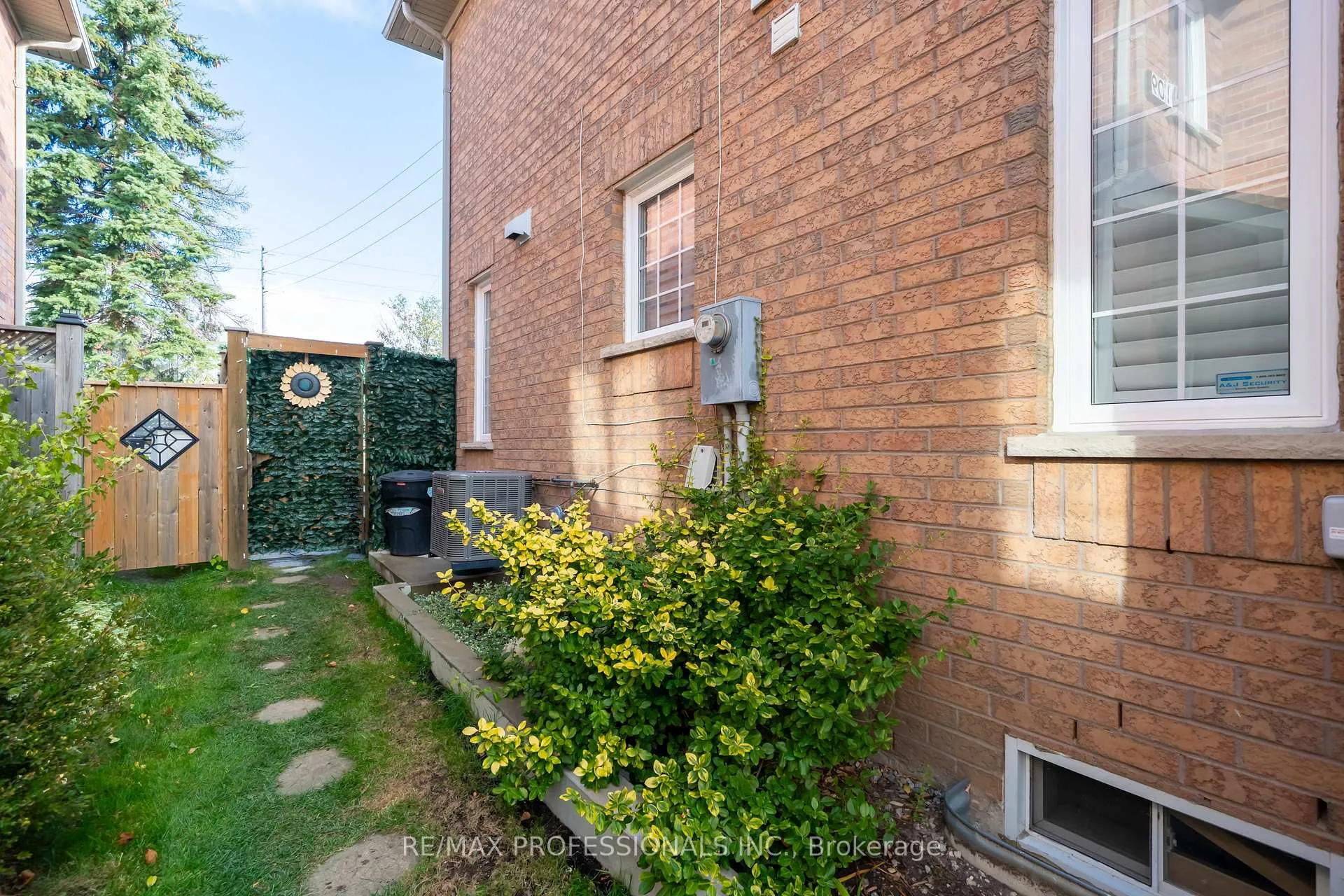 Photo 35 of 99 Desert Sand Drive, Brampton, Sandringham-Wellington — HOMEH