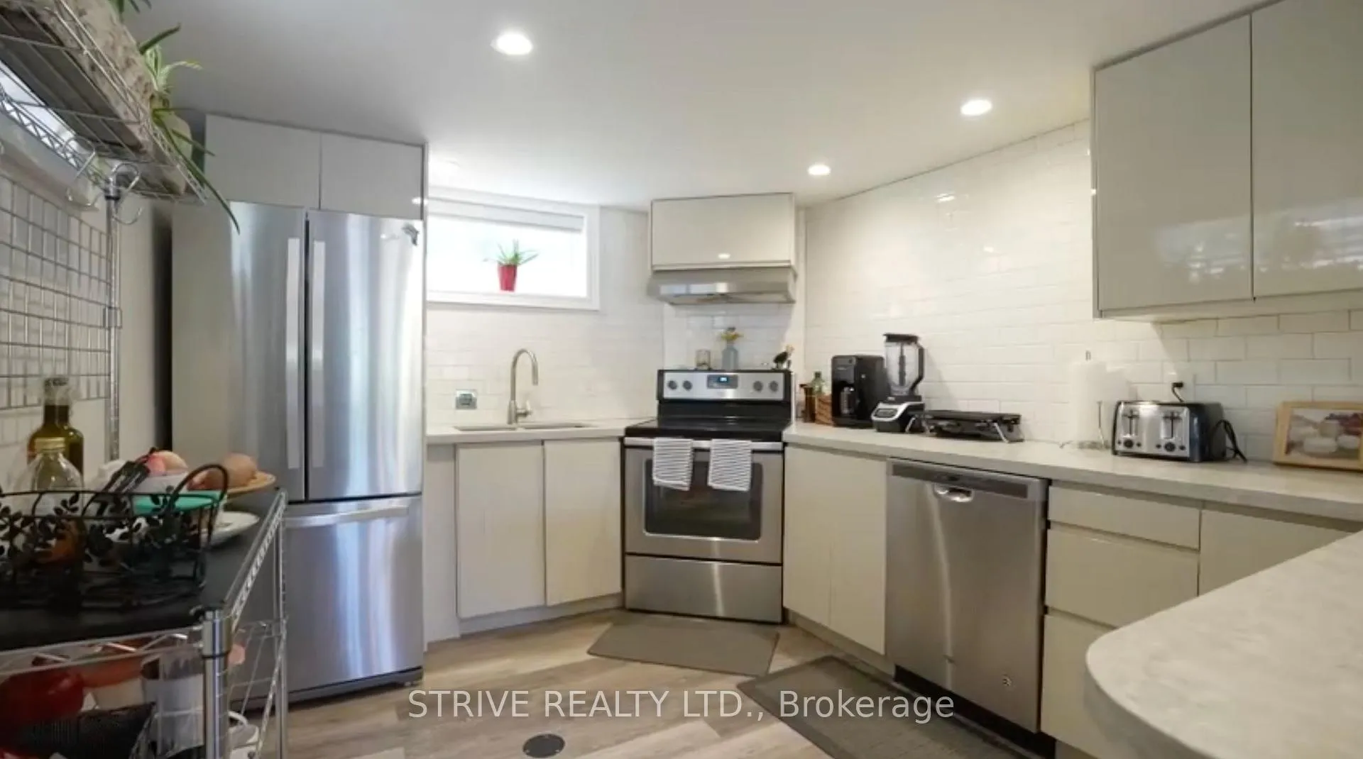 Photo 6 of Unit A, 410 Thornton Road, Oshawa, McLaughlin — HOMEH