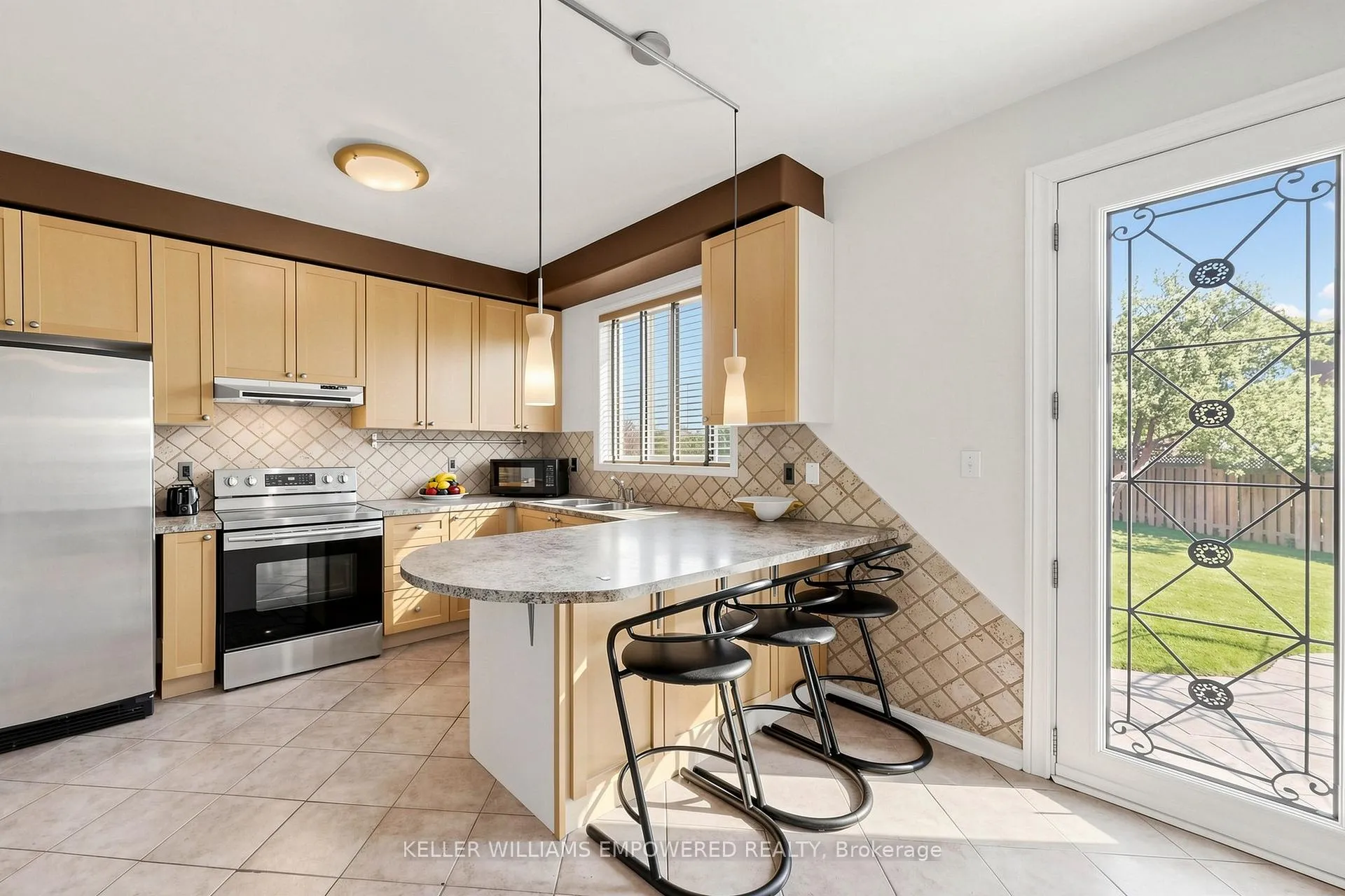 Photo 8 of 14 Patience Drive, Brampton, Fletcher's Meadow — HOMEH