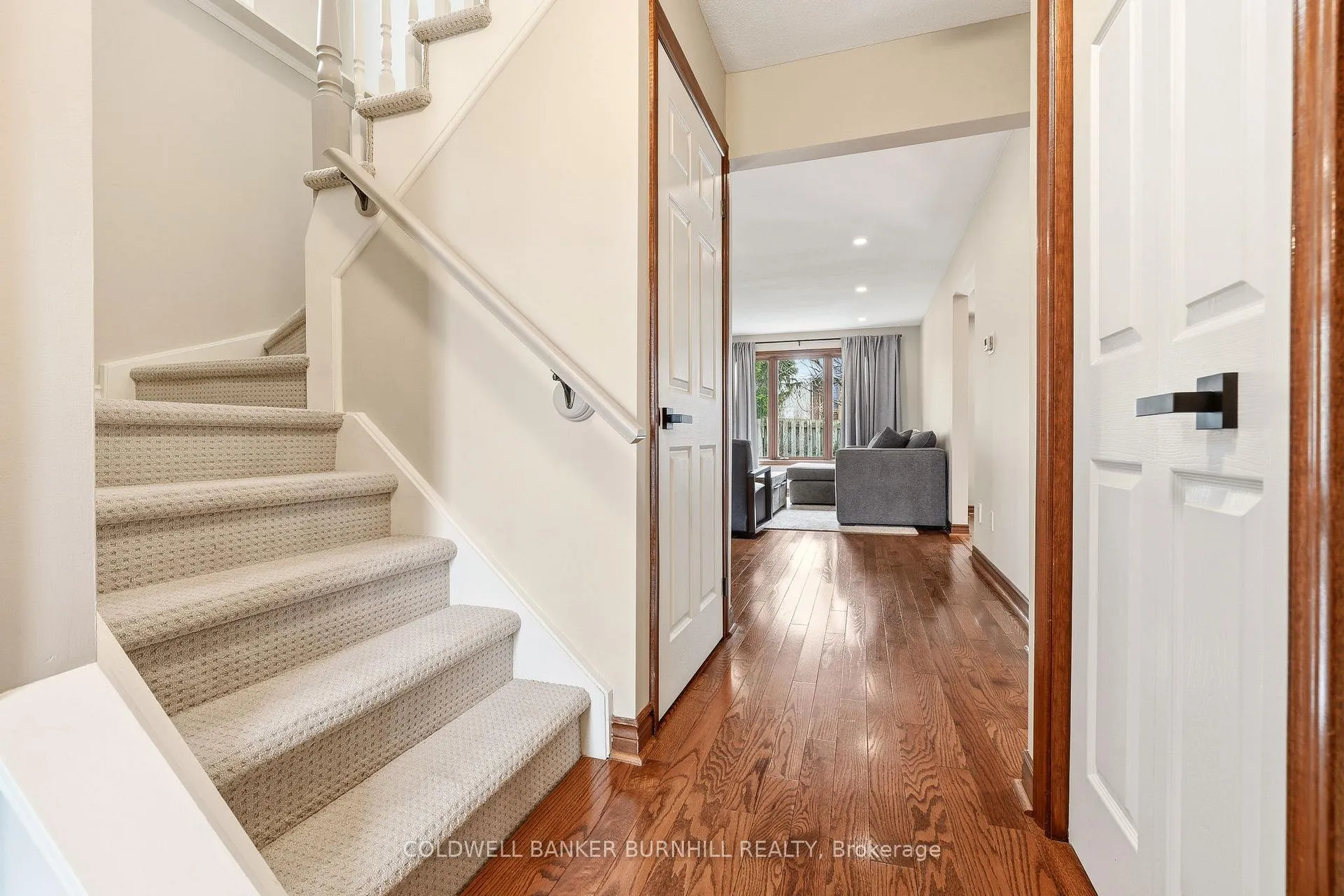 Photo 4 of 1 Tomahawk Drive, Grimsby, Grimsby East — HOMEH