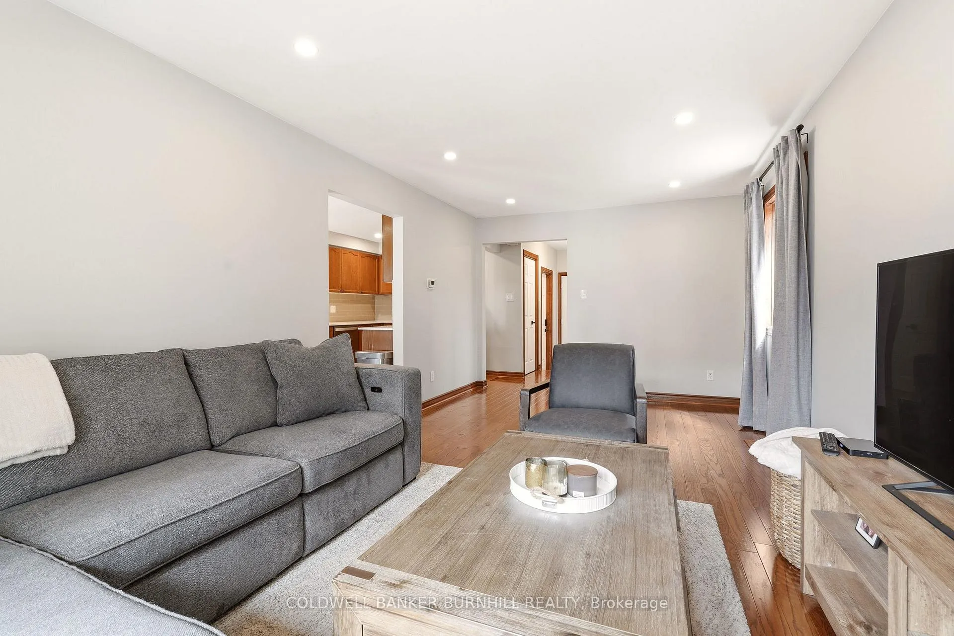 Photo 10 of 1 Tomahawk Drive, Grimsby, Grimsby East — HOMEH