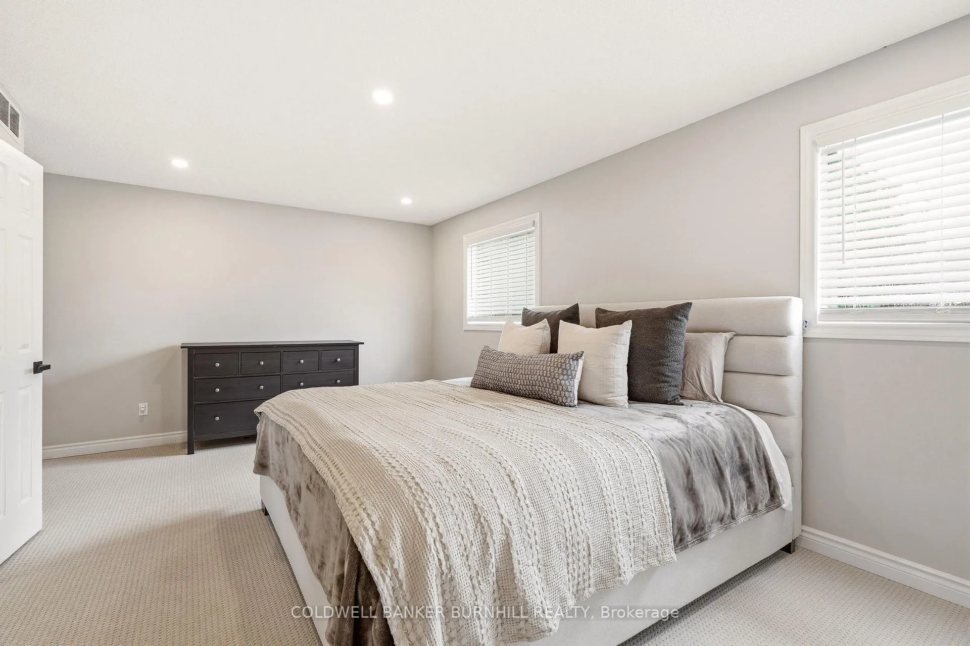 Photo 22 of 1 Tomahawk Drive, Grimsby, Grimsby East — HOMEH