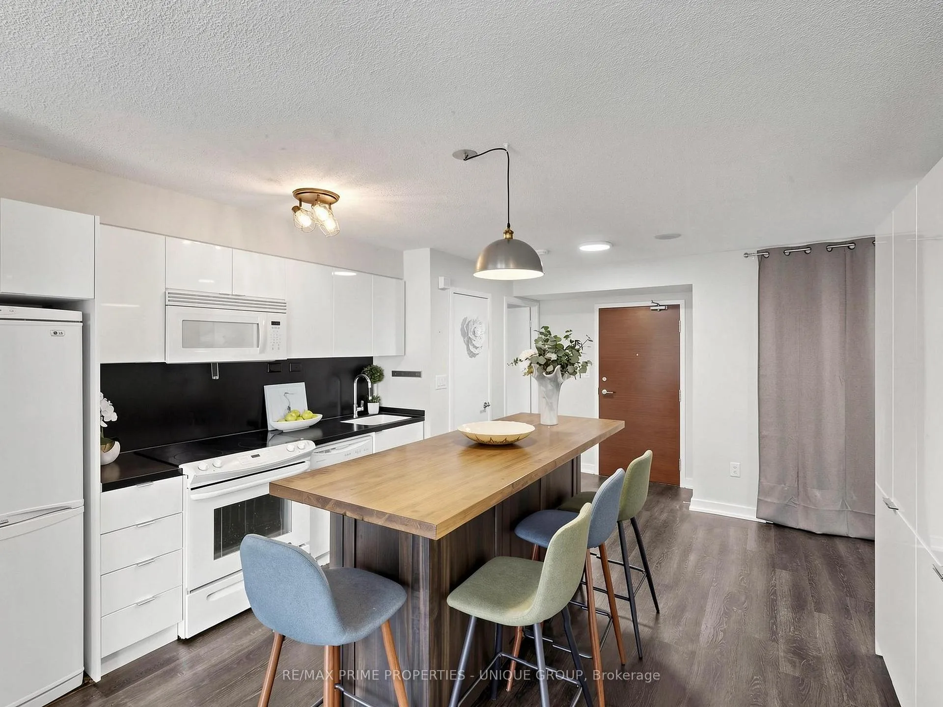 Photo 8 of Unit 529, 10 Capreol Court, Toronto, Waterfront Communities — HOMEH