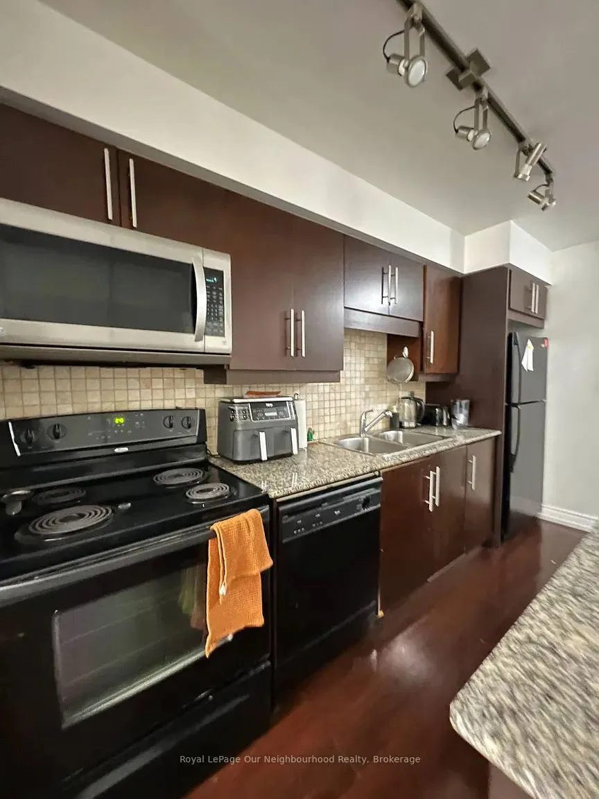 Photo 8 of Unit 603, 20 Blue Jays Way, Toronto, Waterfront Communities — HOMEH