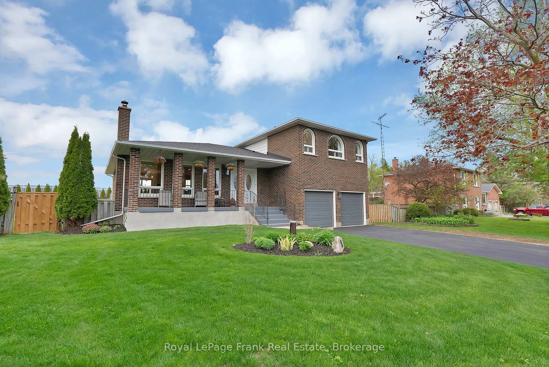 Photo 1 of 8 Gamron Avenue, Uxbridge, Rural Uxbridge — HOMEH