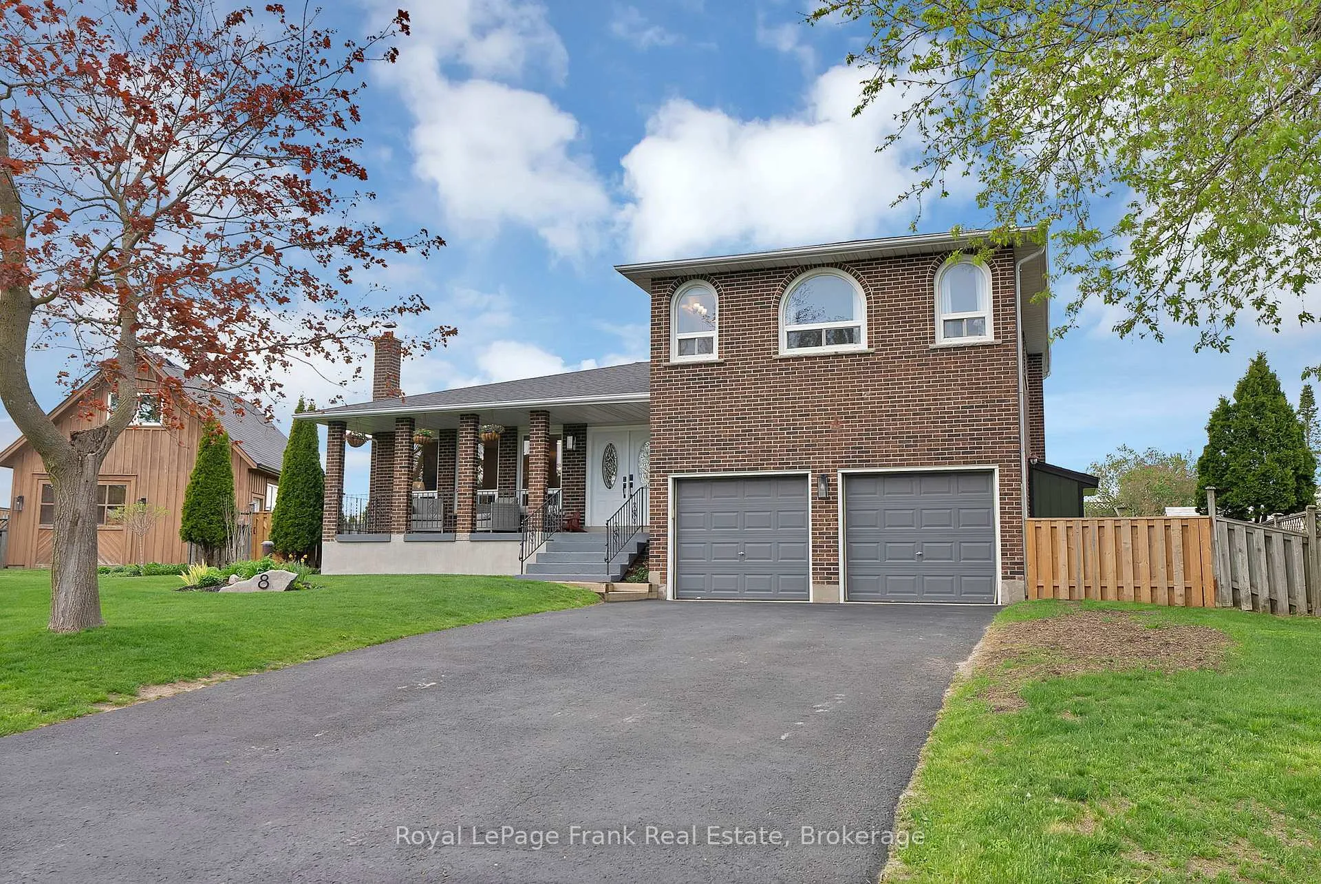 Photo 3 of 8 Gamron Avenue, Uxbridge, Rural Uxbridge — HOMEH