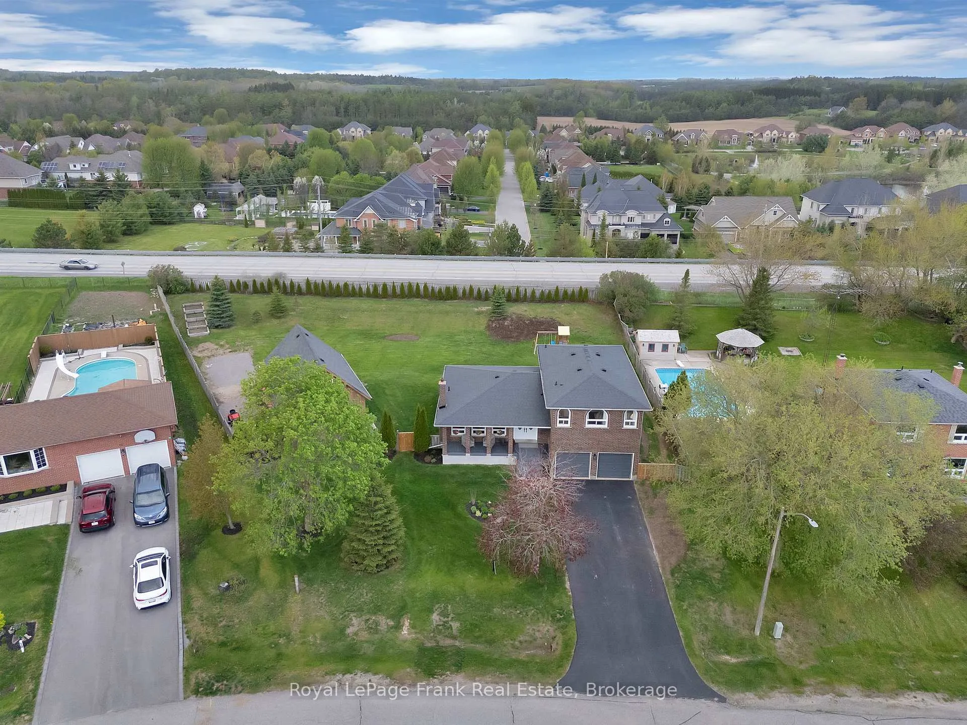 Photo 6 of 8 Gamron Avenue, Uxbridge, Rural Uxbridge — HOMEH