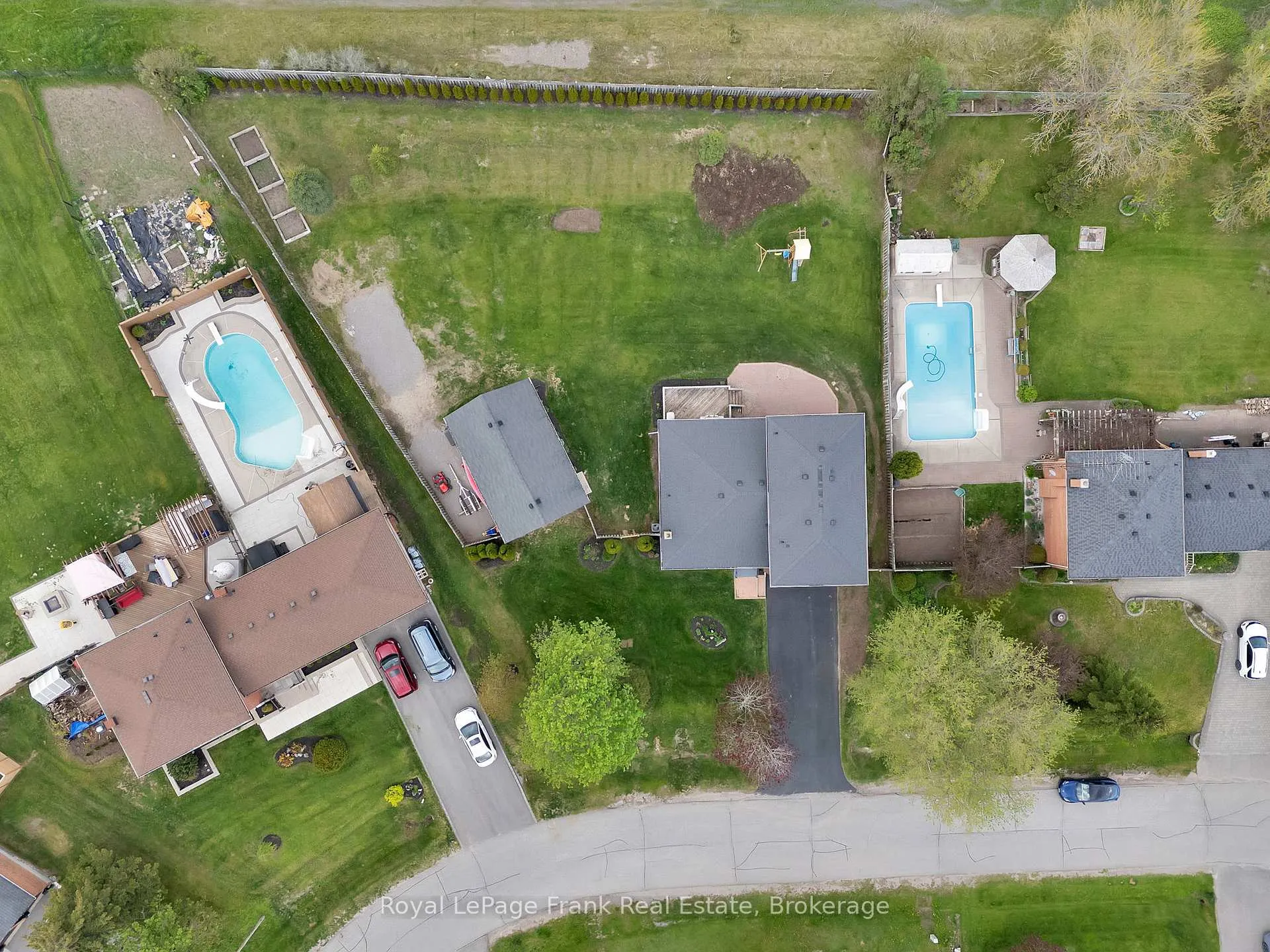 Photo 7 of 8 Gamron Avenue, Uxbridge, Rural Uxbridge — HOMEH
